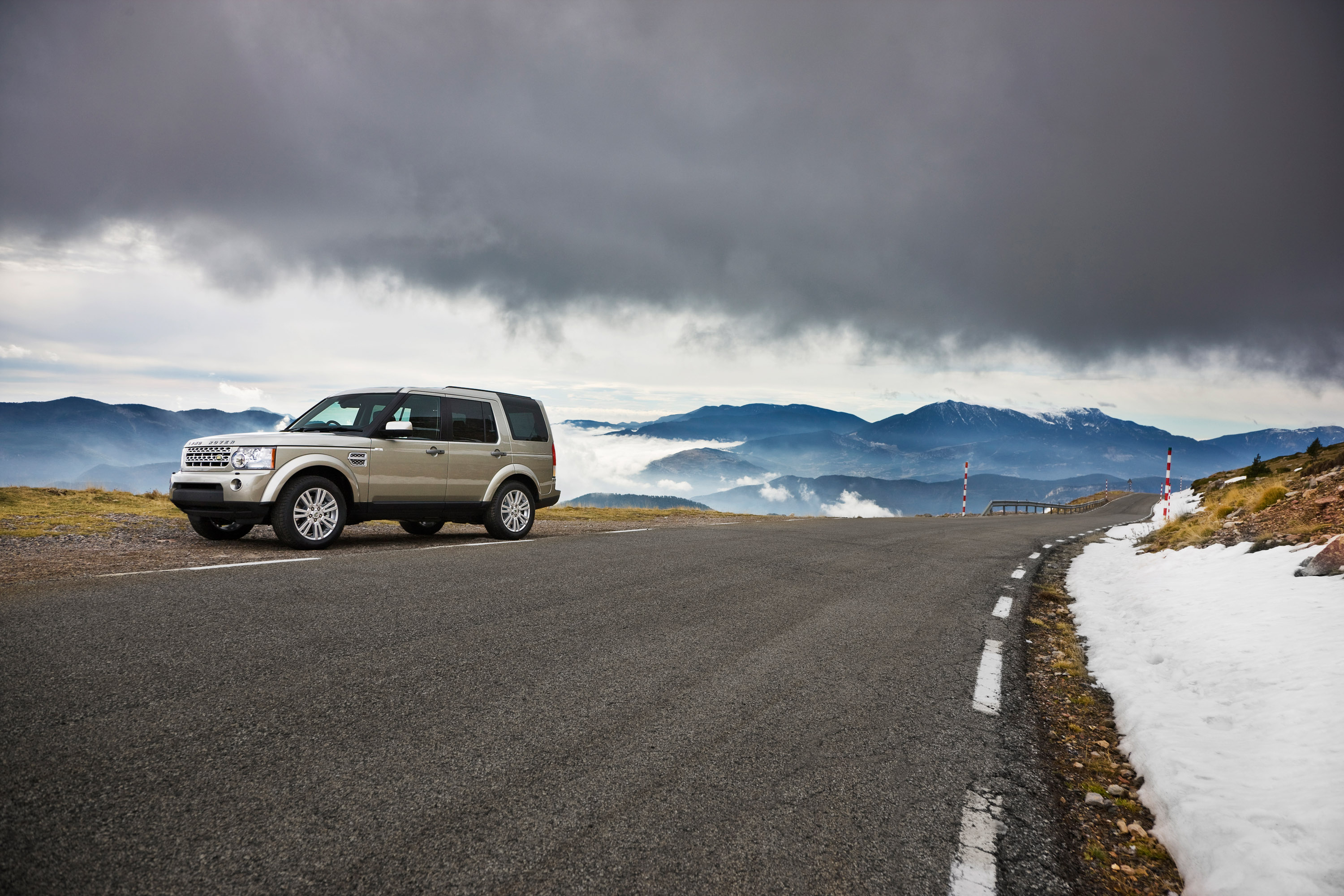 Land Rover Discovery 4 photo #20