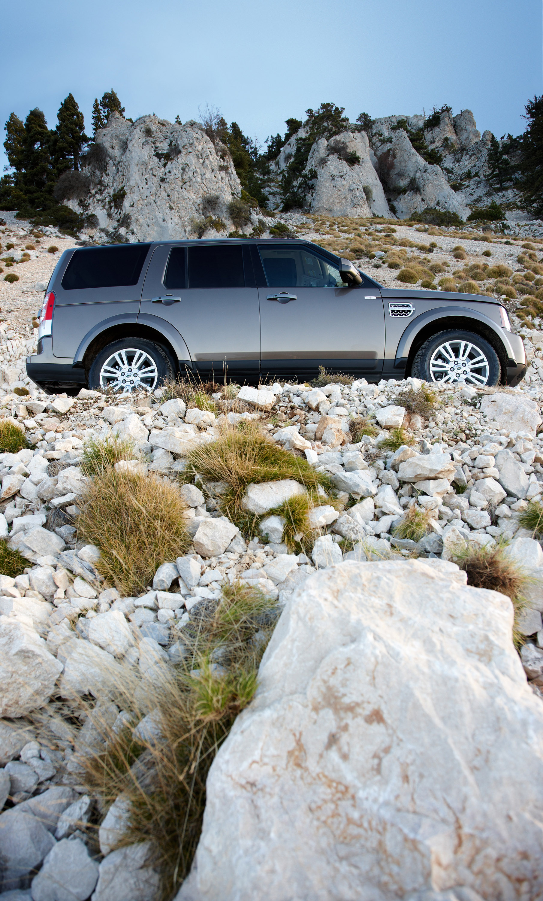 Land Rover Discovery 4 photo #24