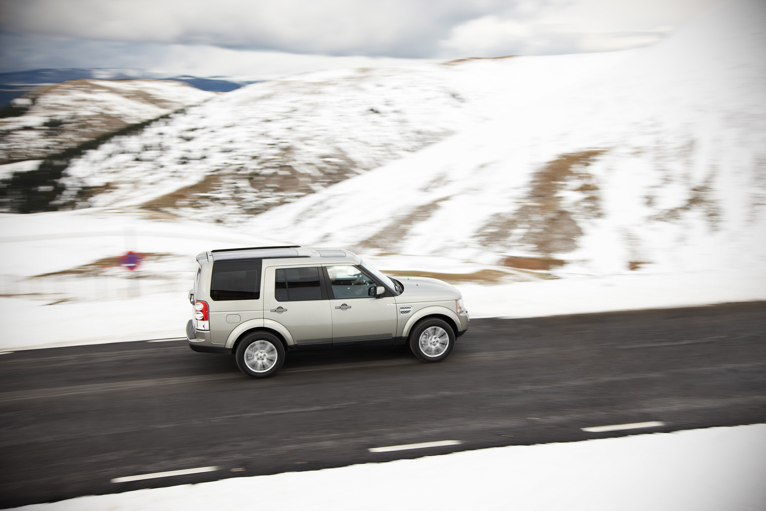Land Rover Discovery 4 photo #28