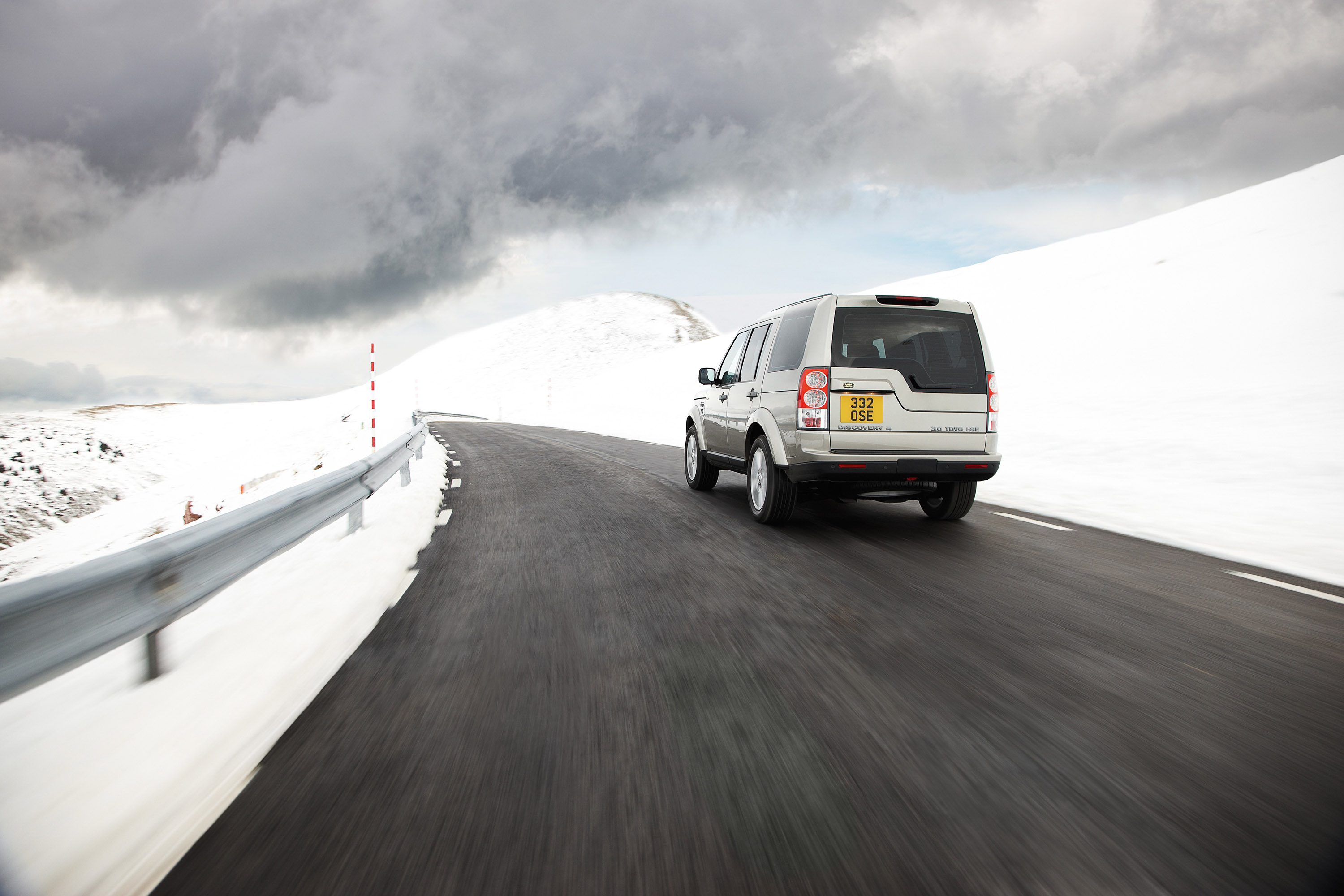Land Rover Discovery 4 photo #29