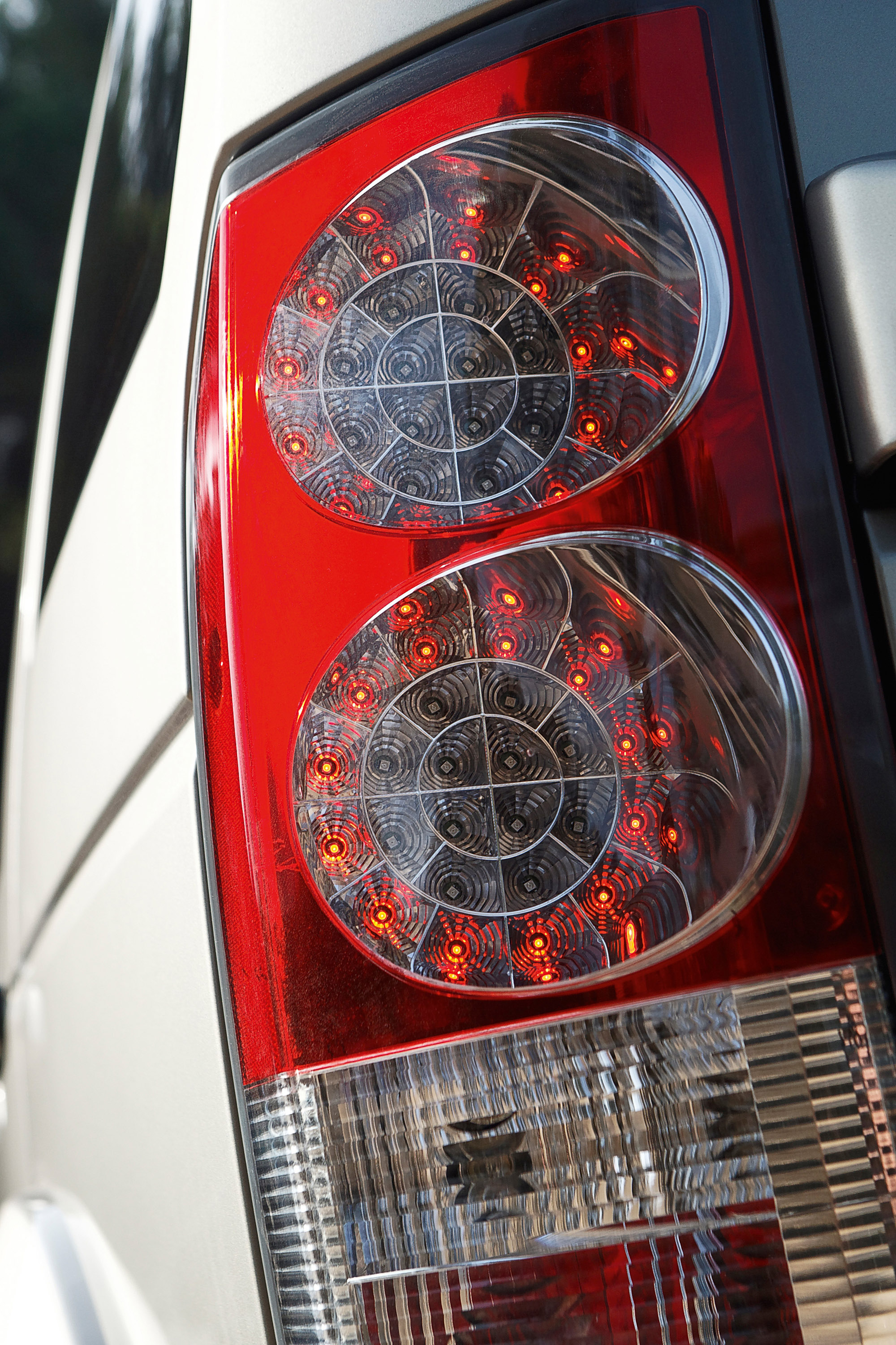 Land Rover Discovery 4 photo #31