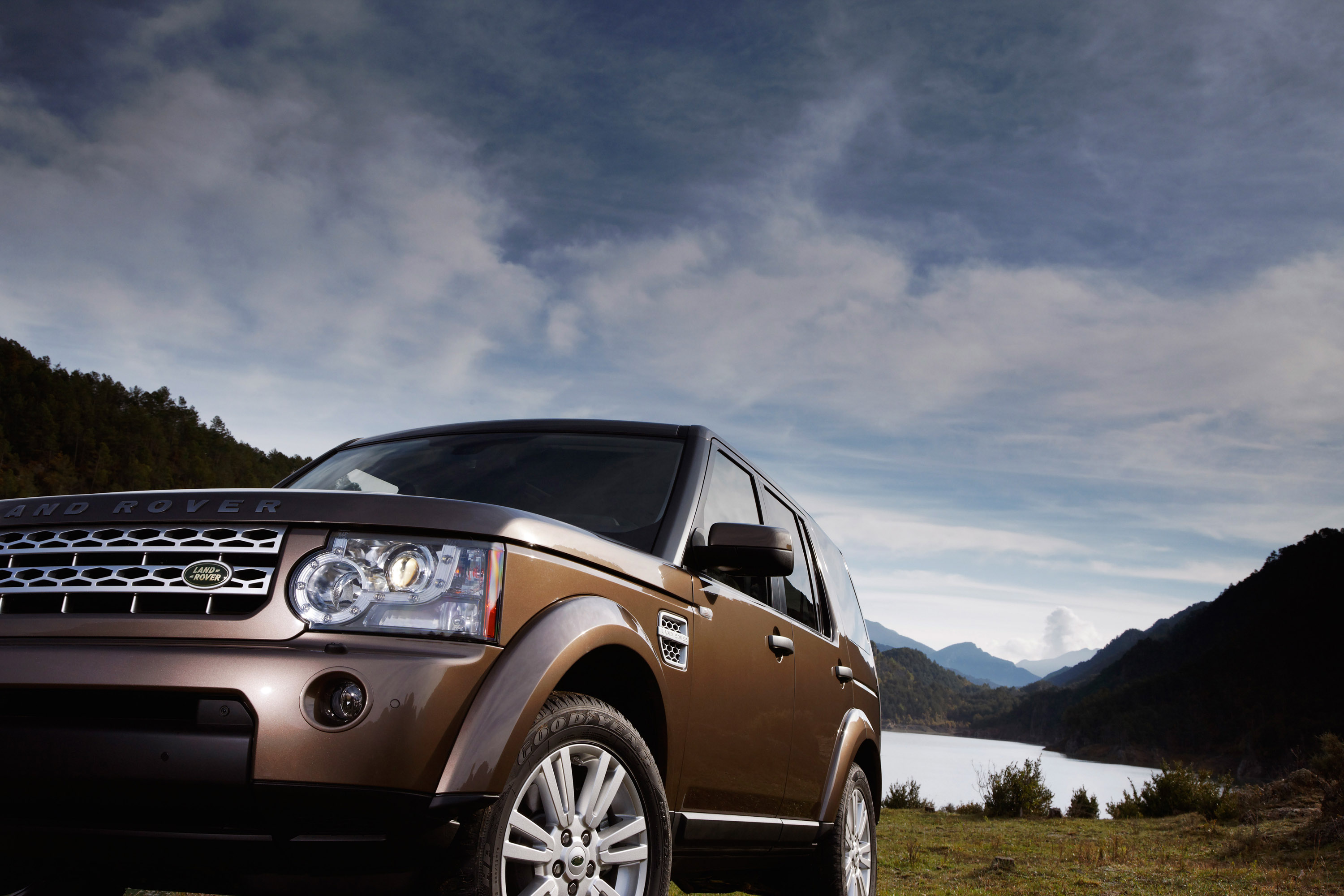 Land Rover Discovery 4 photo #32