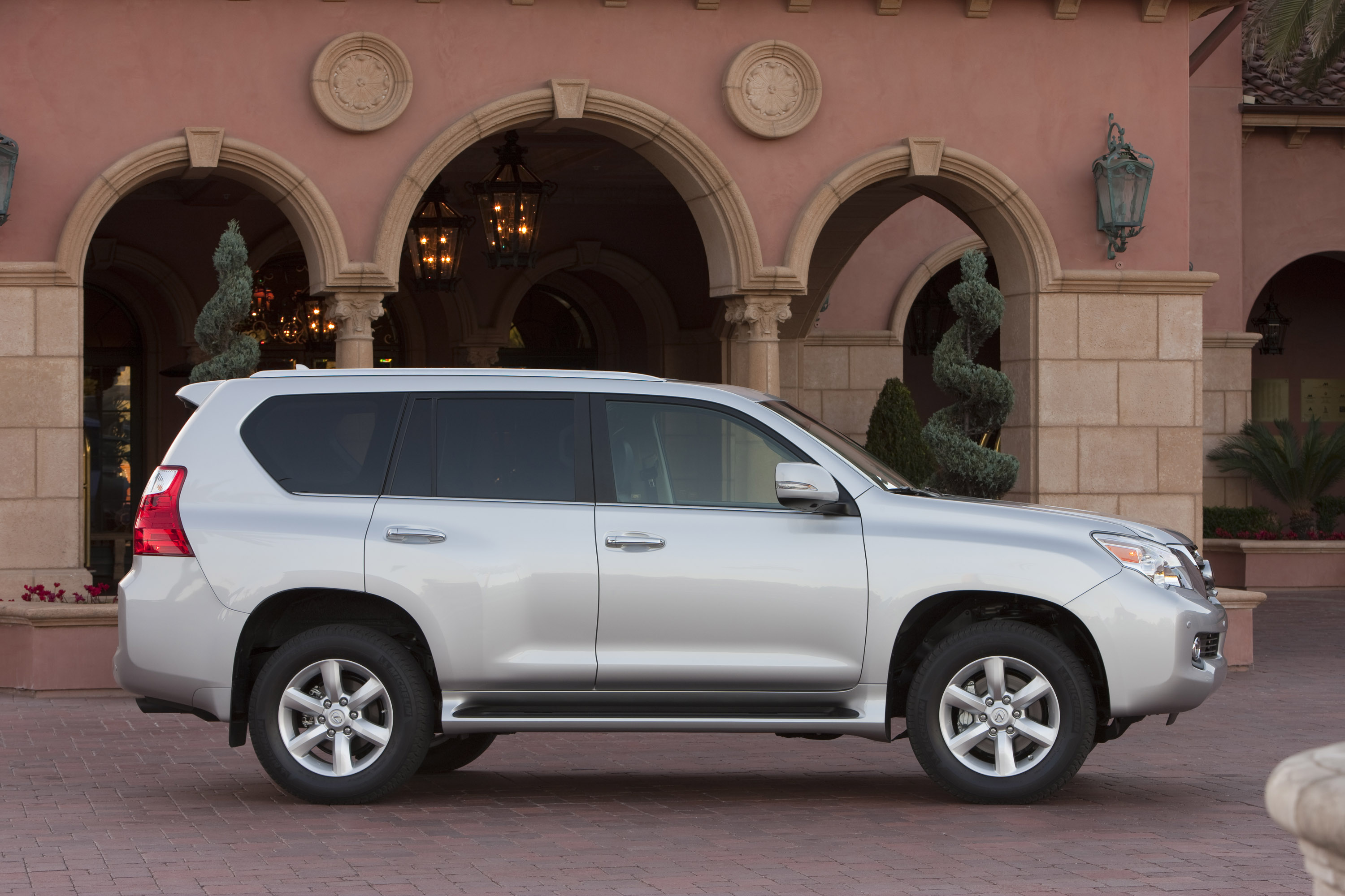 Lexus GX 460 photo #32