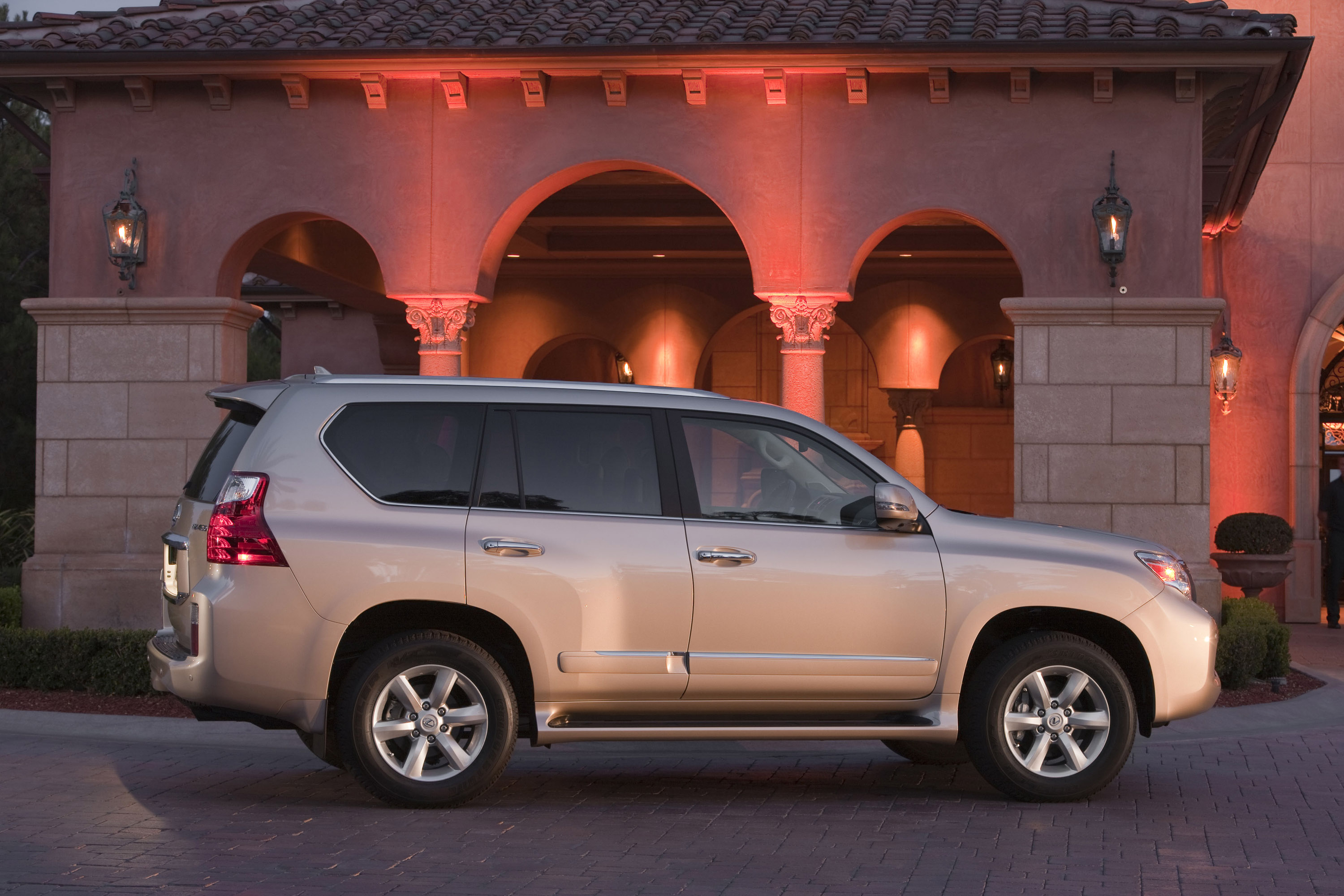 Фото gx. Lexus gx460. Лексус gx460 2010. Джип Лексус 460. Лексус джип GX.
