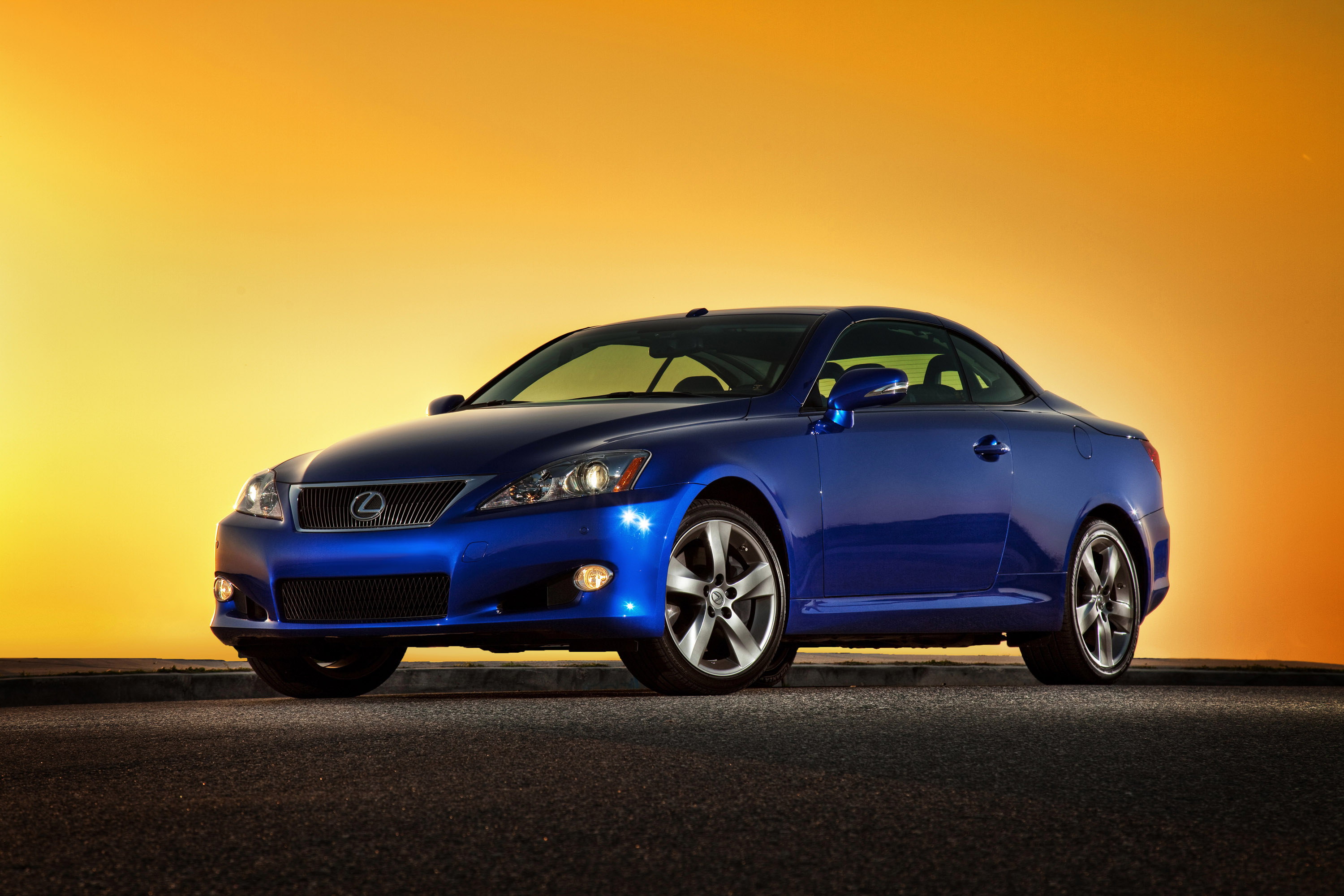 Lexus IS Convertible photo #2