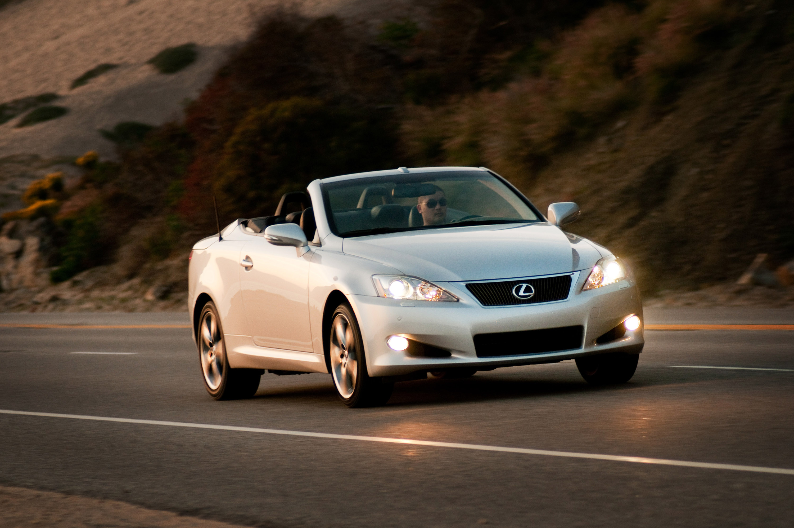 Lexus IS Convertible photo #18