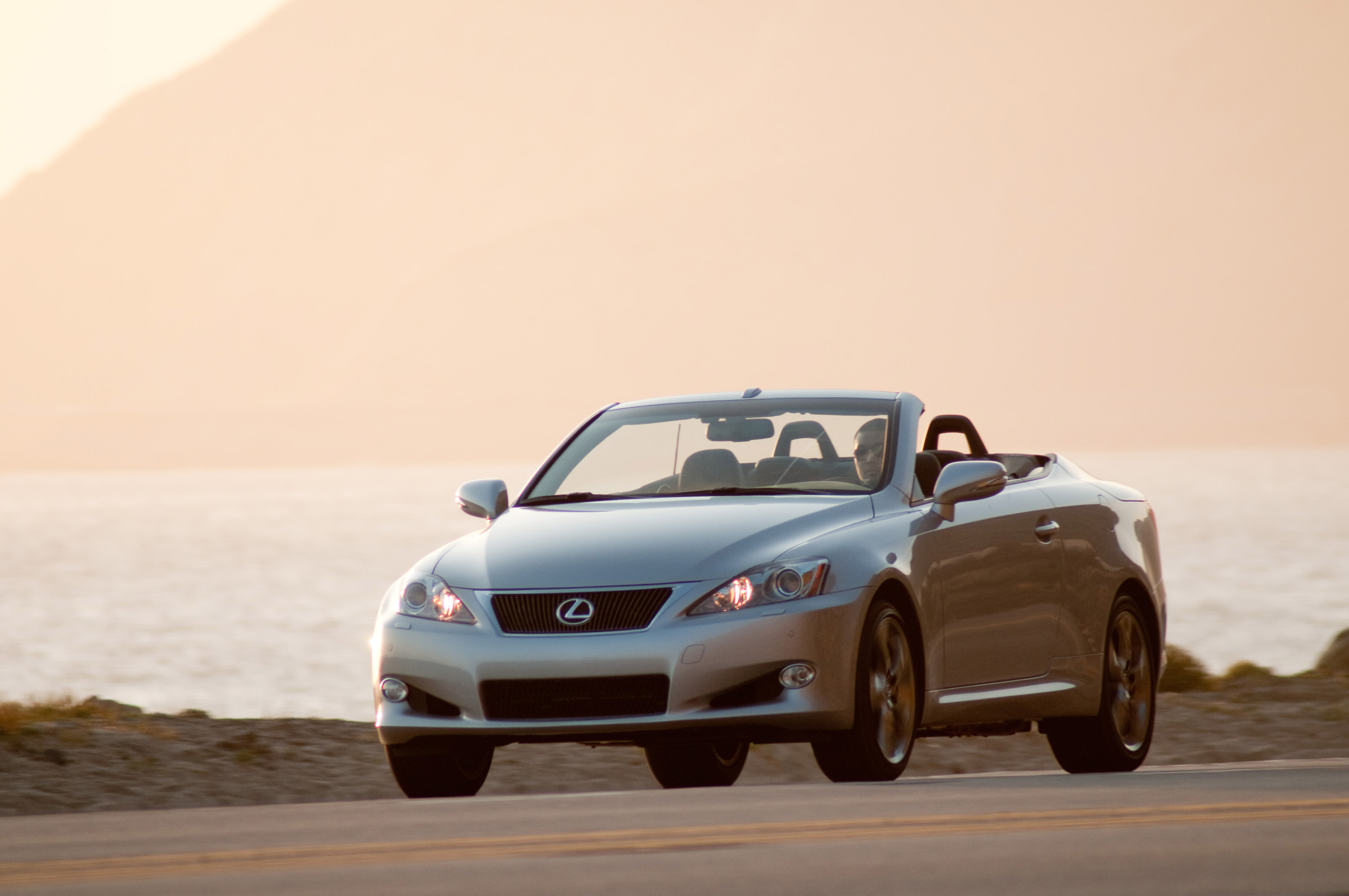 Lexus IS Convertible photo #19