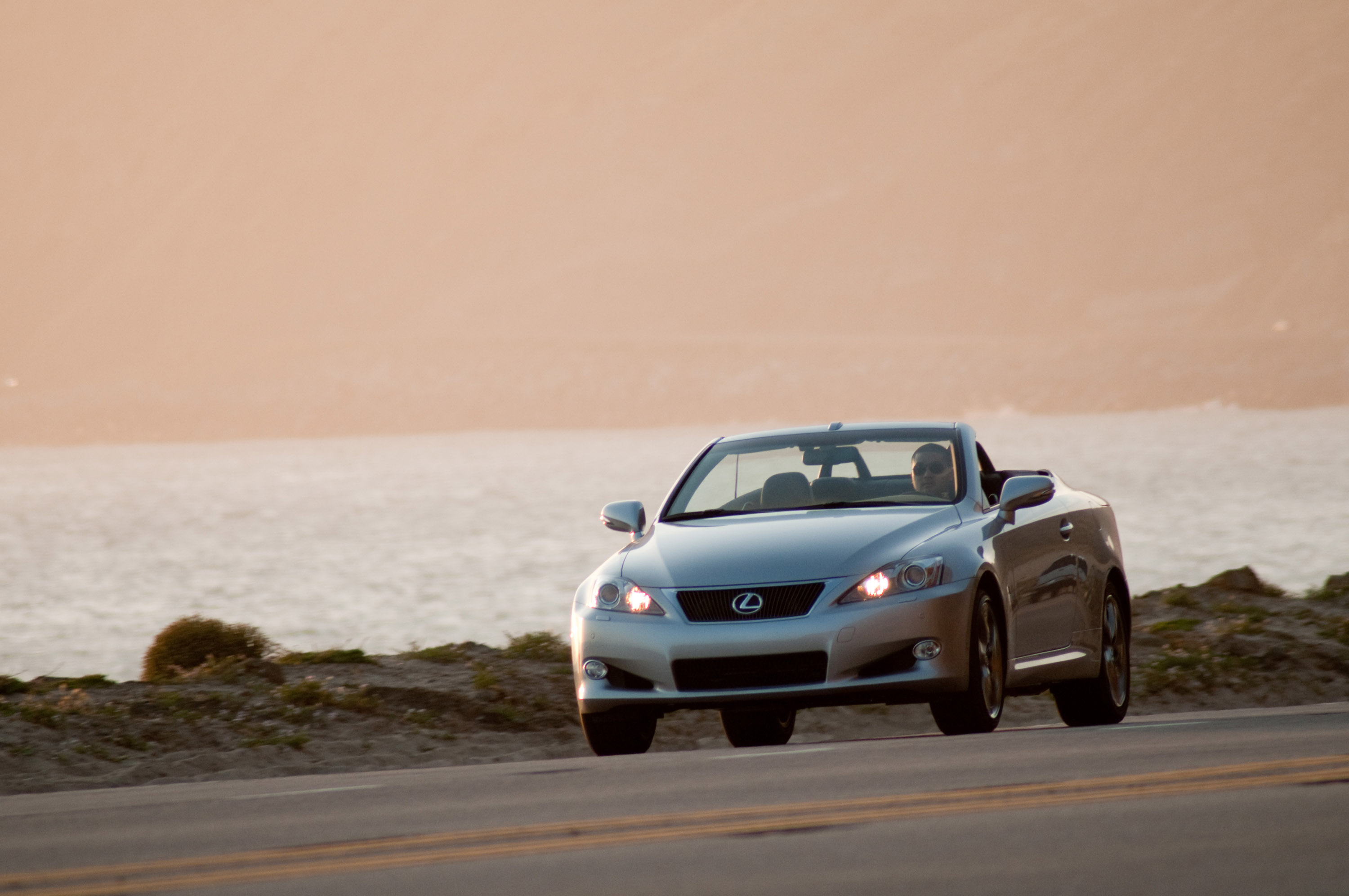Lexus IS Convertible photo #20