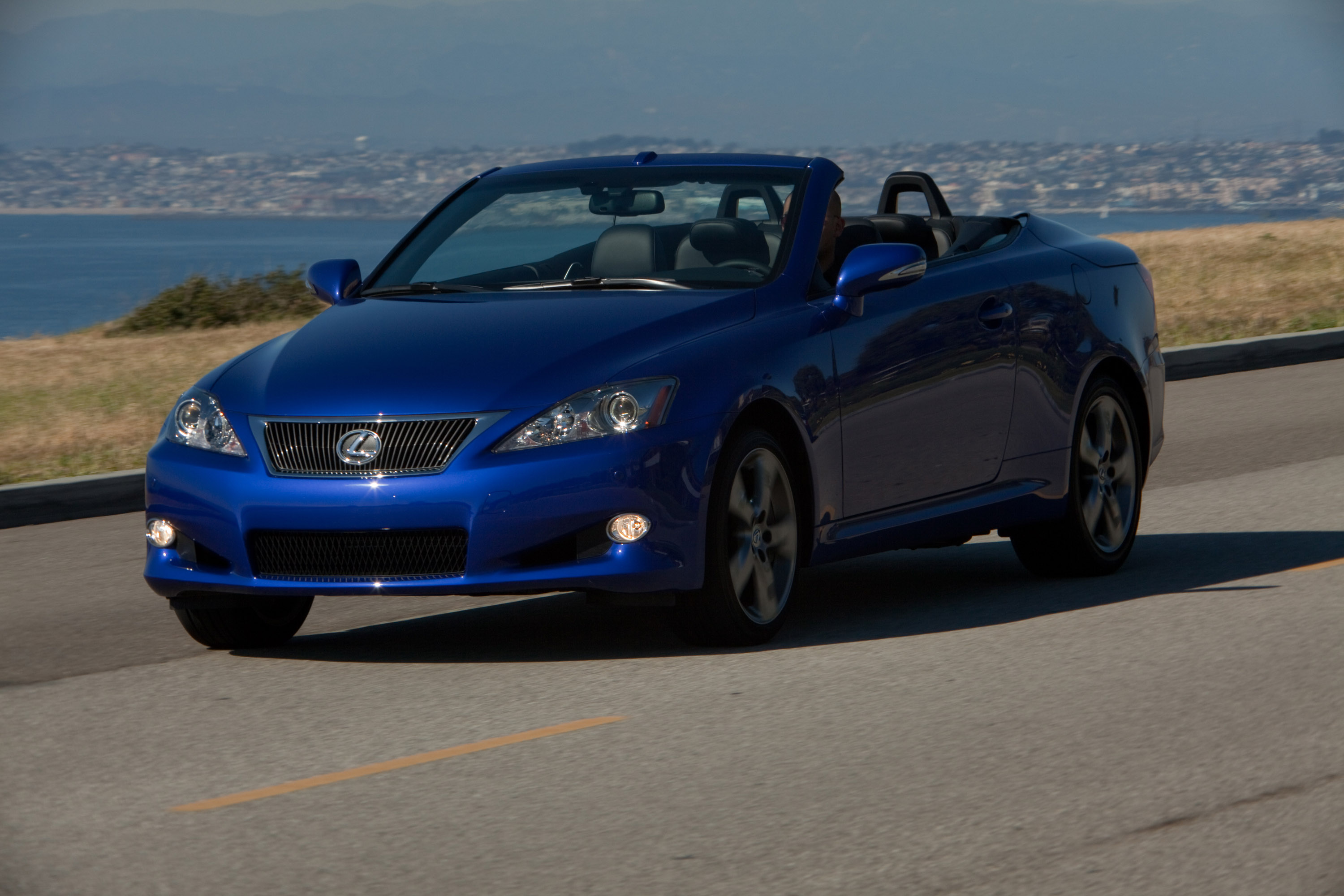 Lexus IS Convertible photo #21