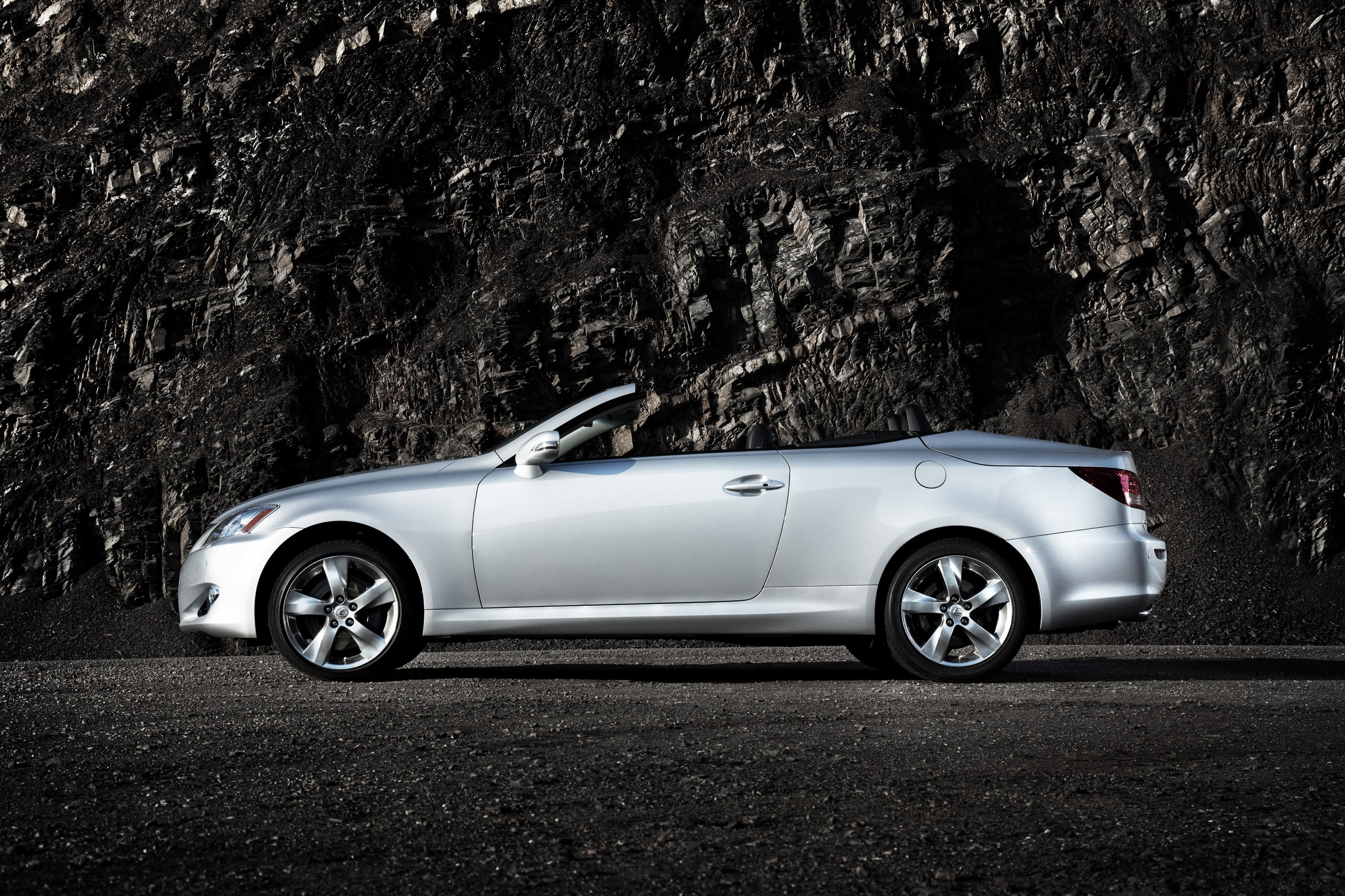 Lexus IS Convertible photo #25