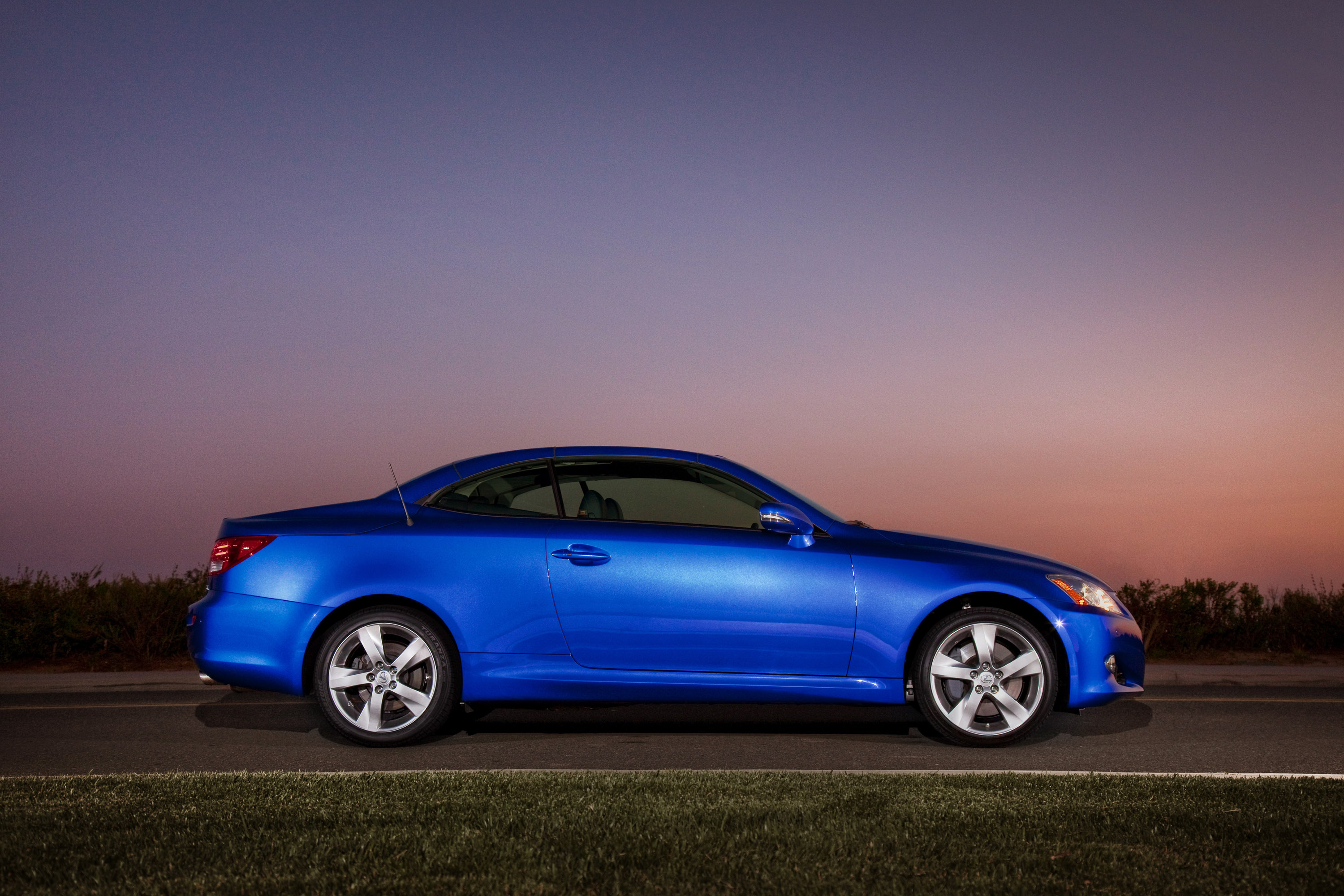 Lexus IS Convertible photo #30