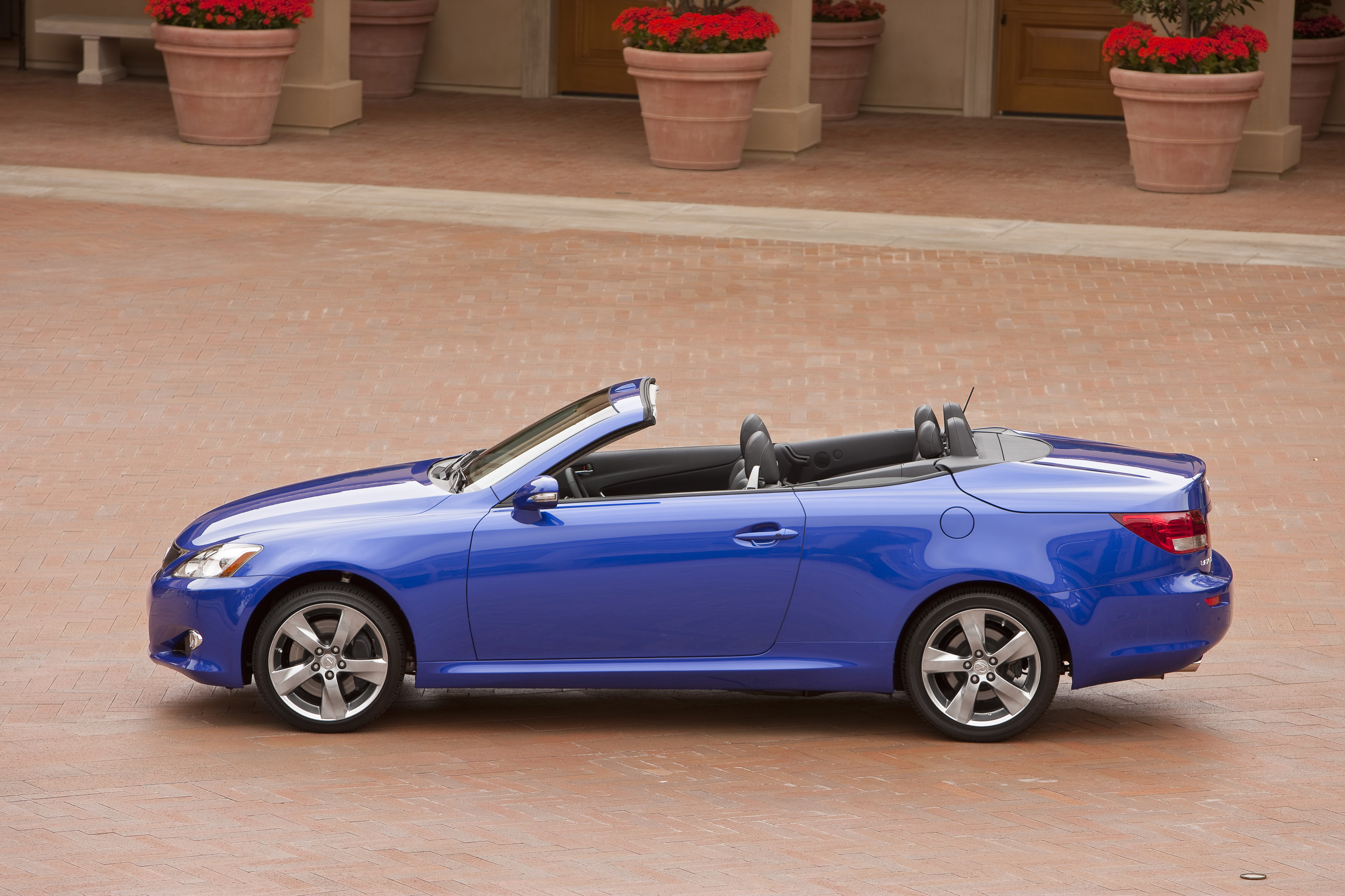 Lexus IS Convertible photo #31