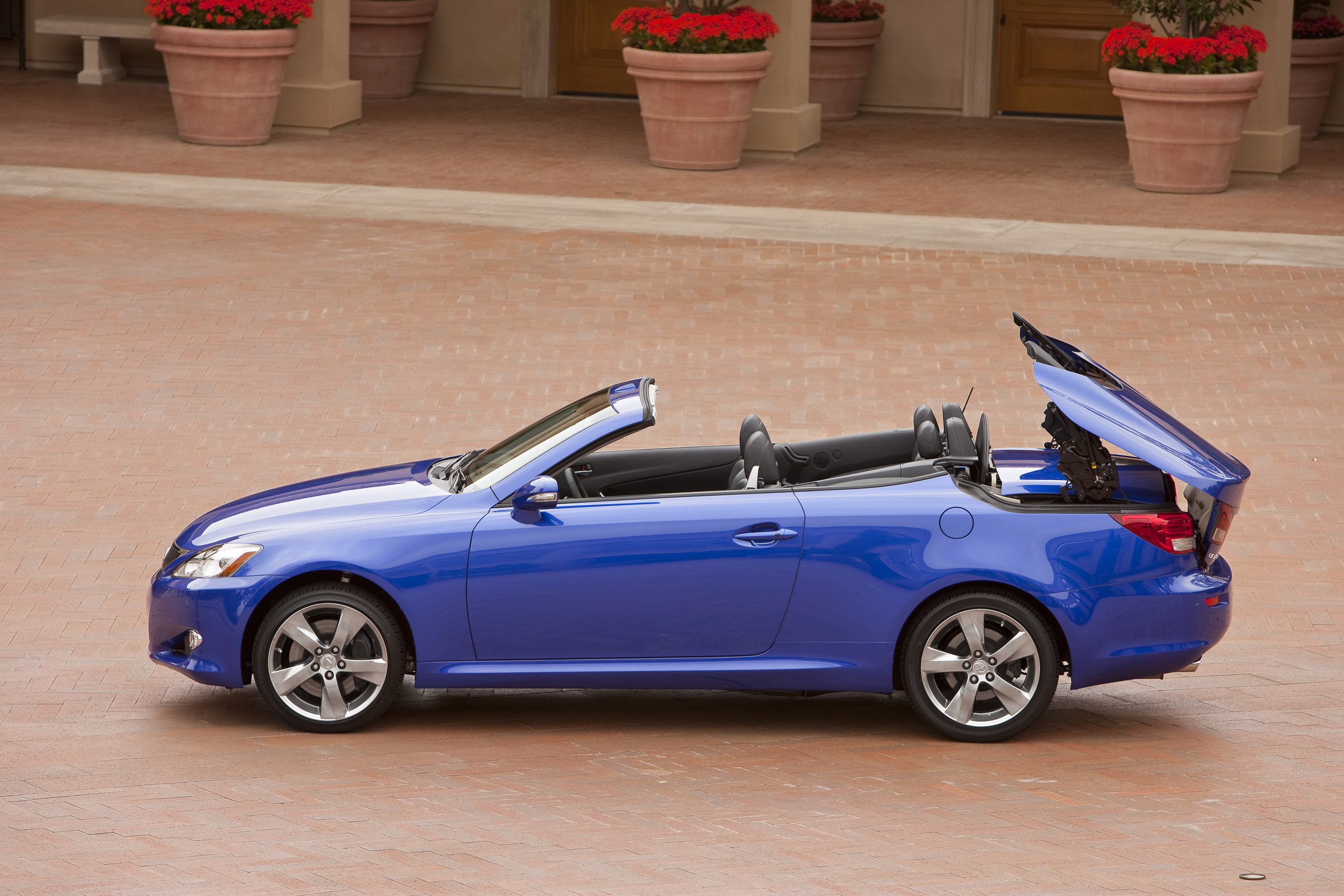 Lexus IS Convertible photo #32