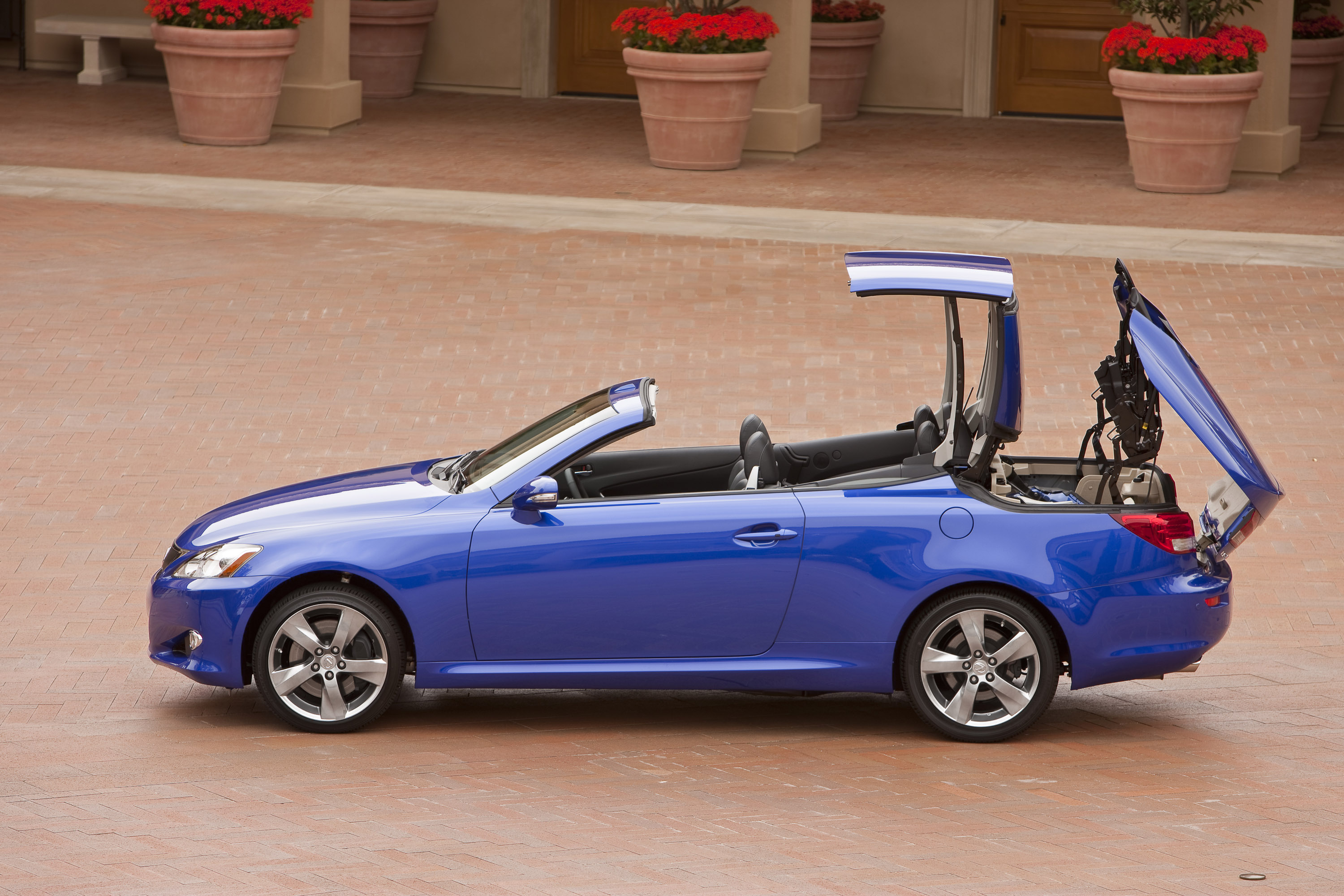 Lexus IS Convertible photo #35