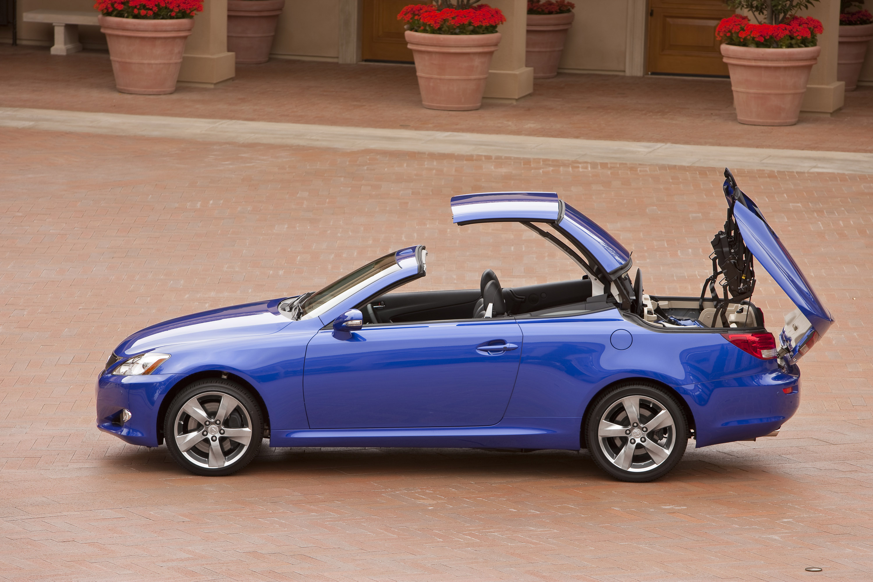 Lexus IS Convertible photo #36