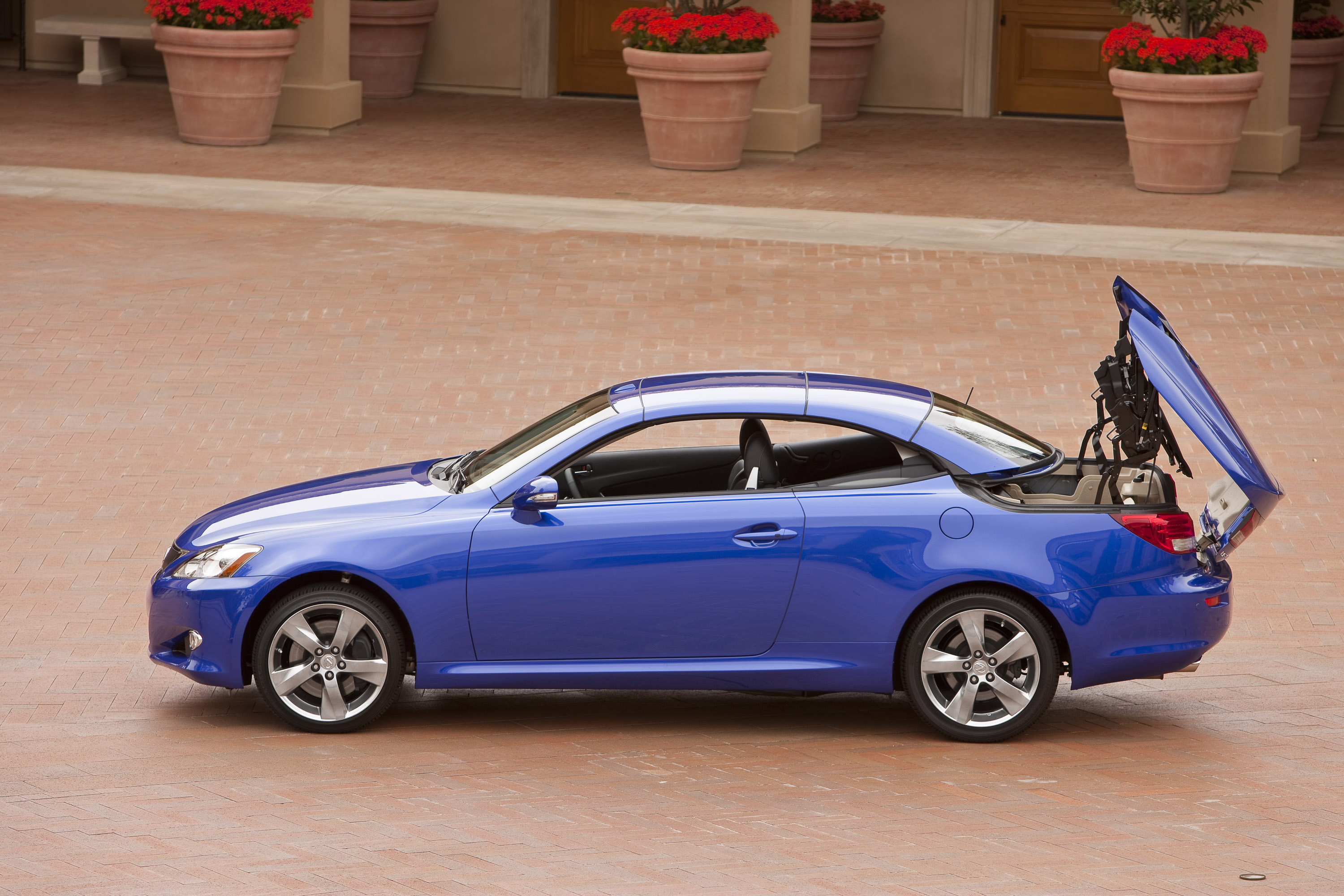 Lexus IS Convertible photo #39