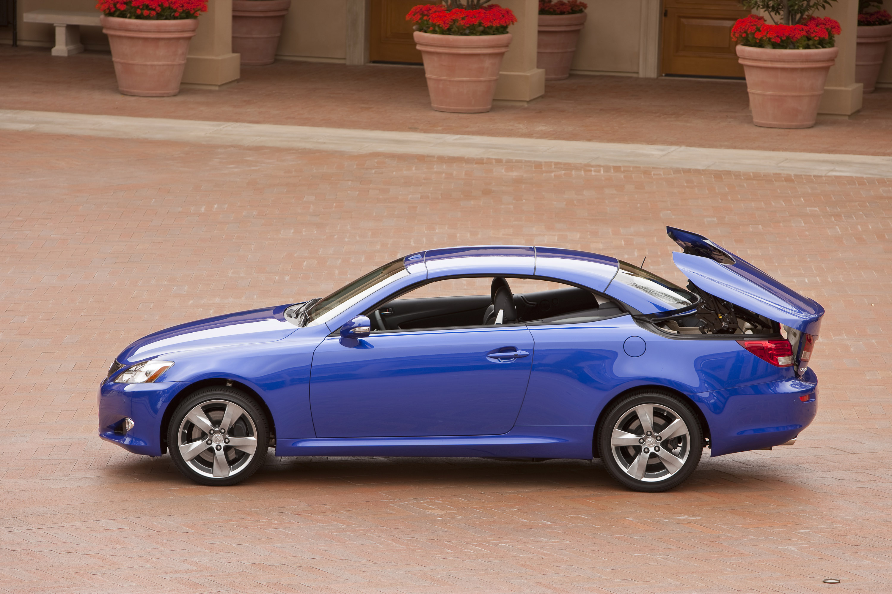 Lexus IS Convertible photo #40