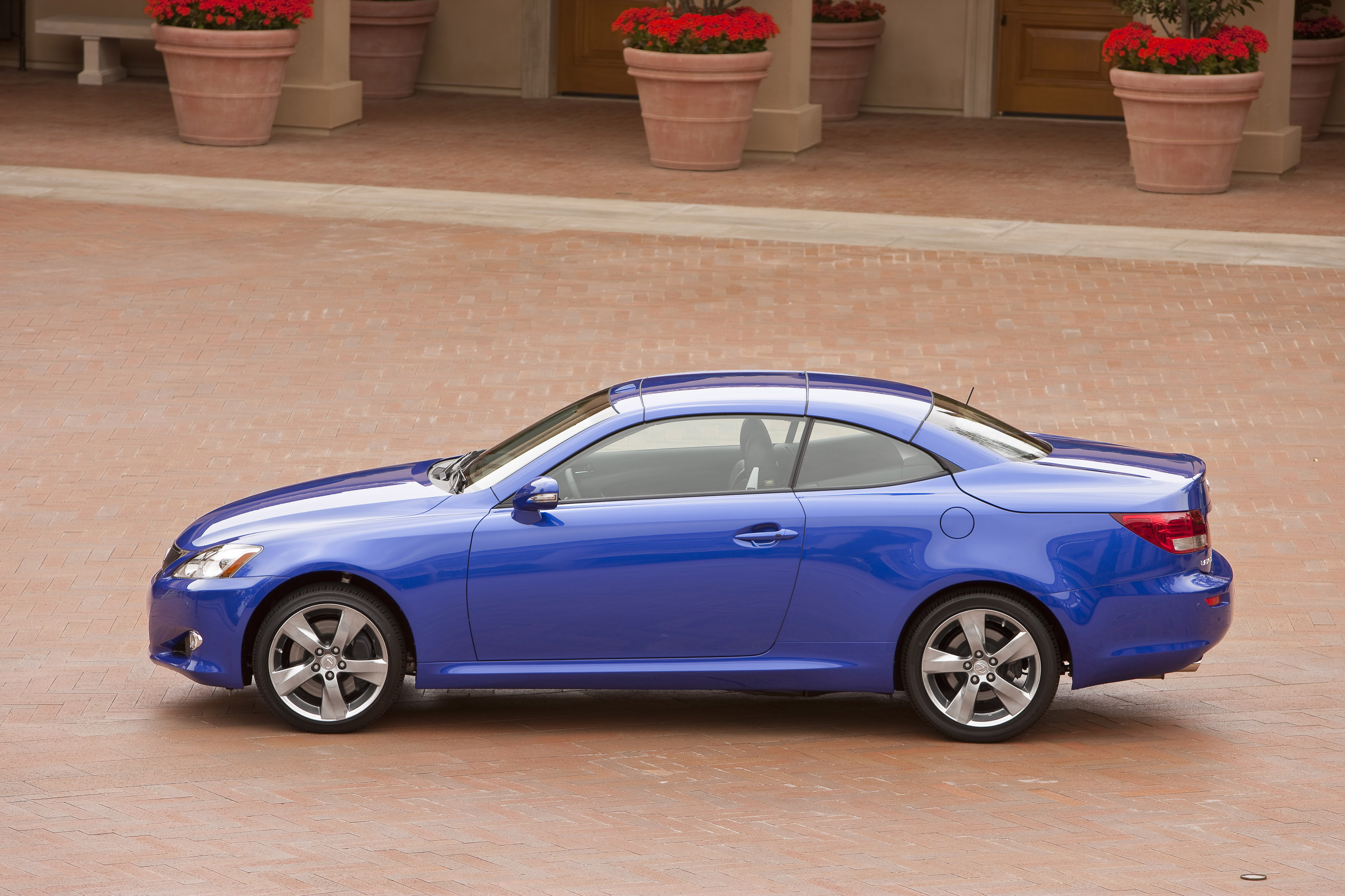 Lexus IS Convertible photo #42