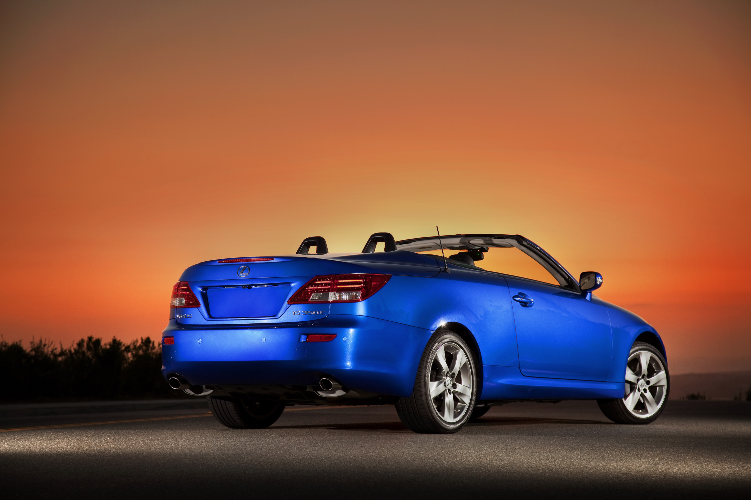 Lexus IS Convertible photo #47