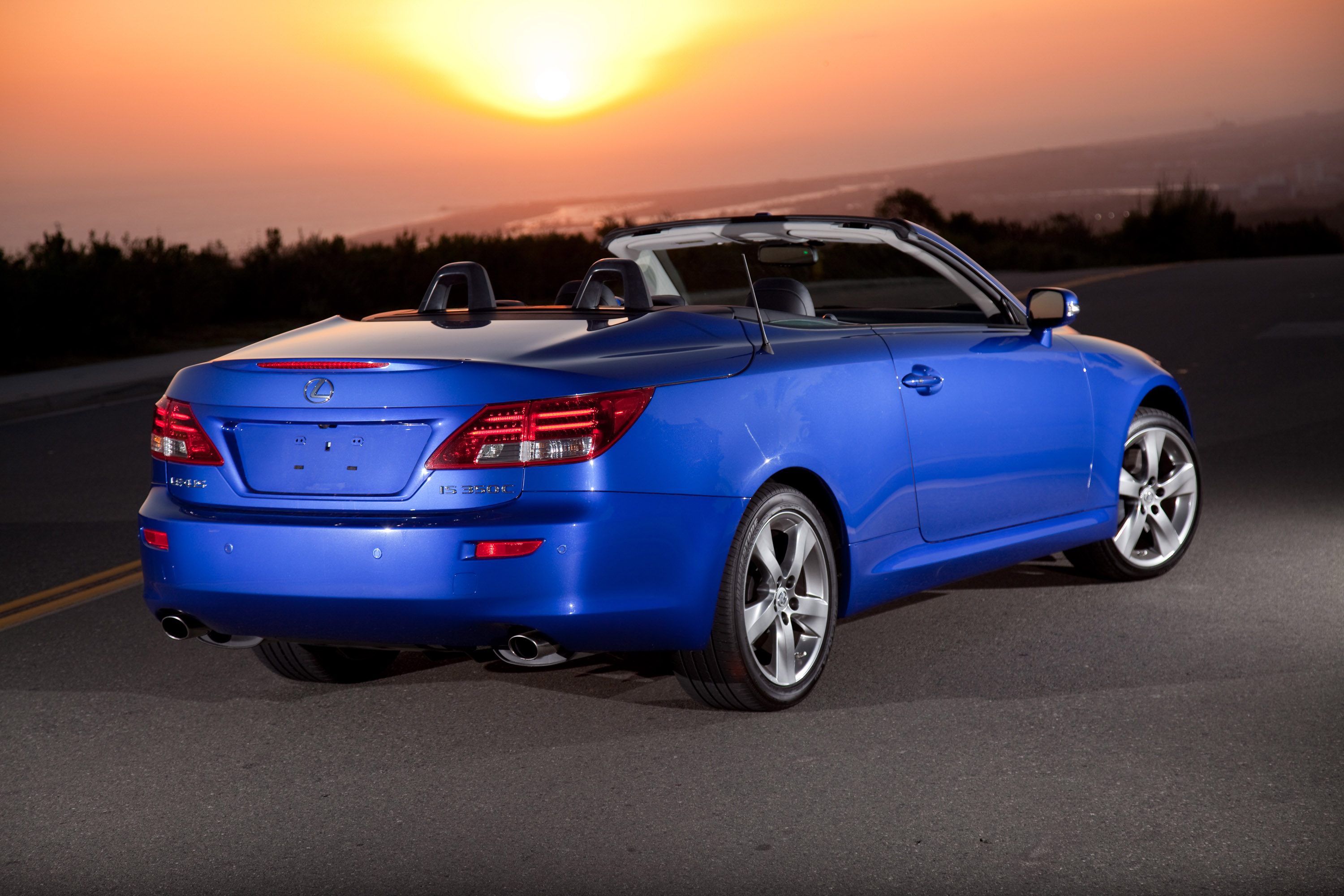 Lexus IS Convertible photo #48