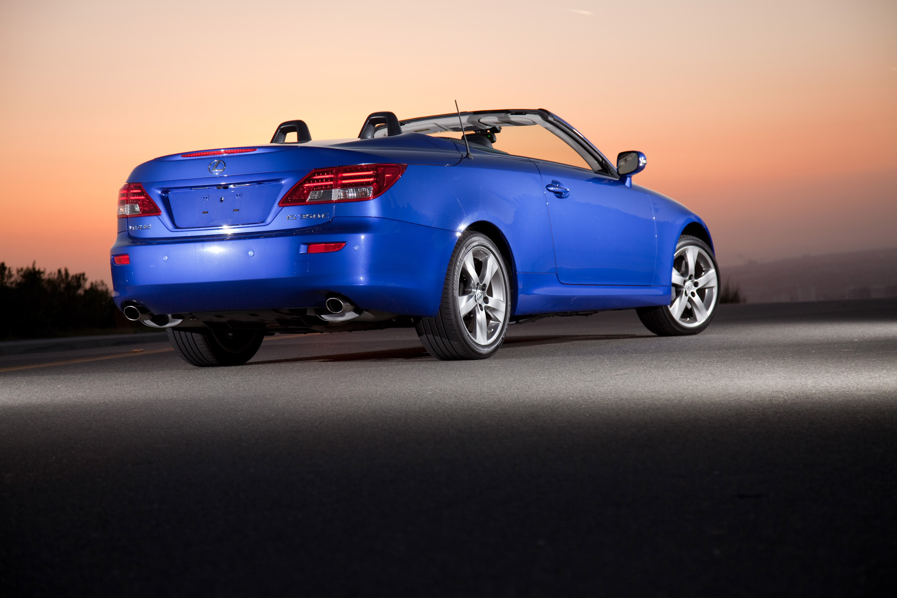 Lexus IS Convertible photo #49
