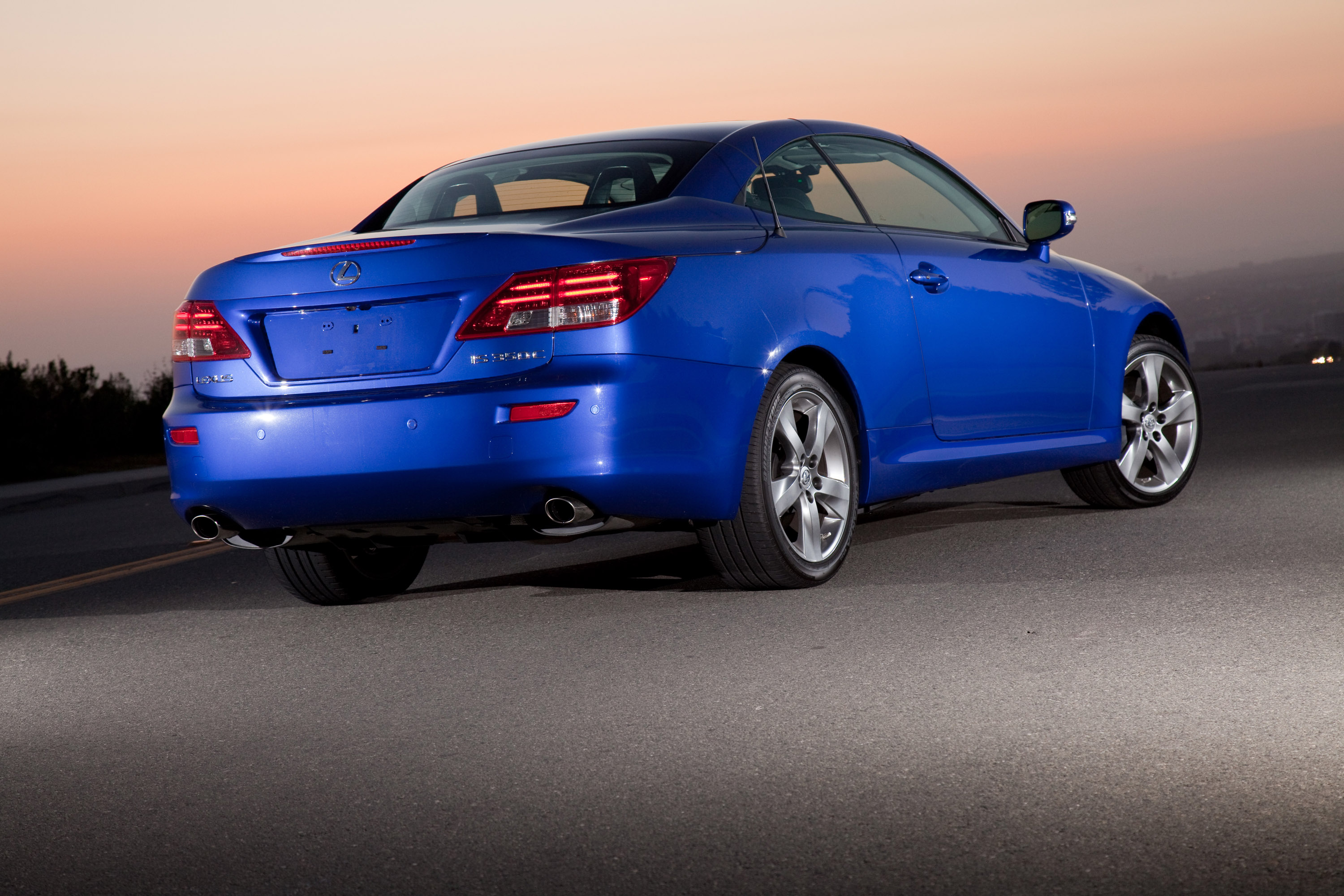 Lexus IS Convertible photo #51