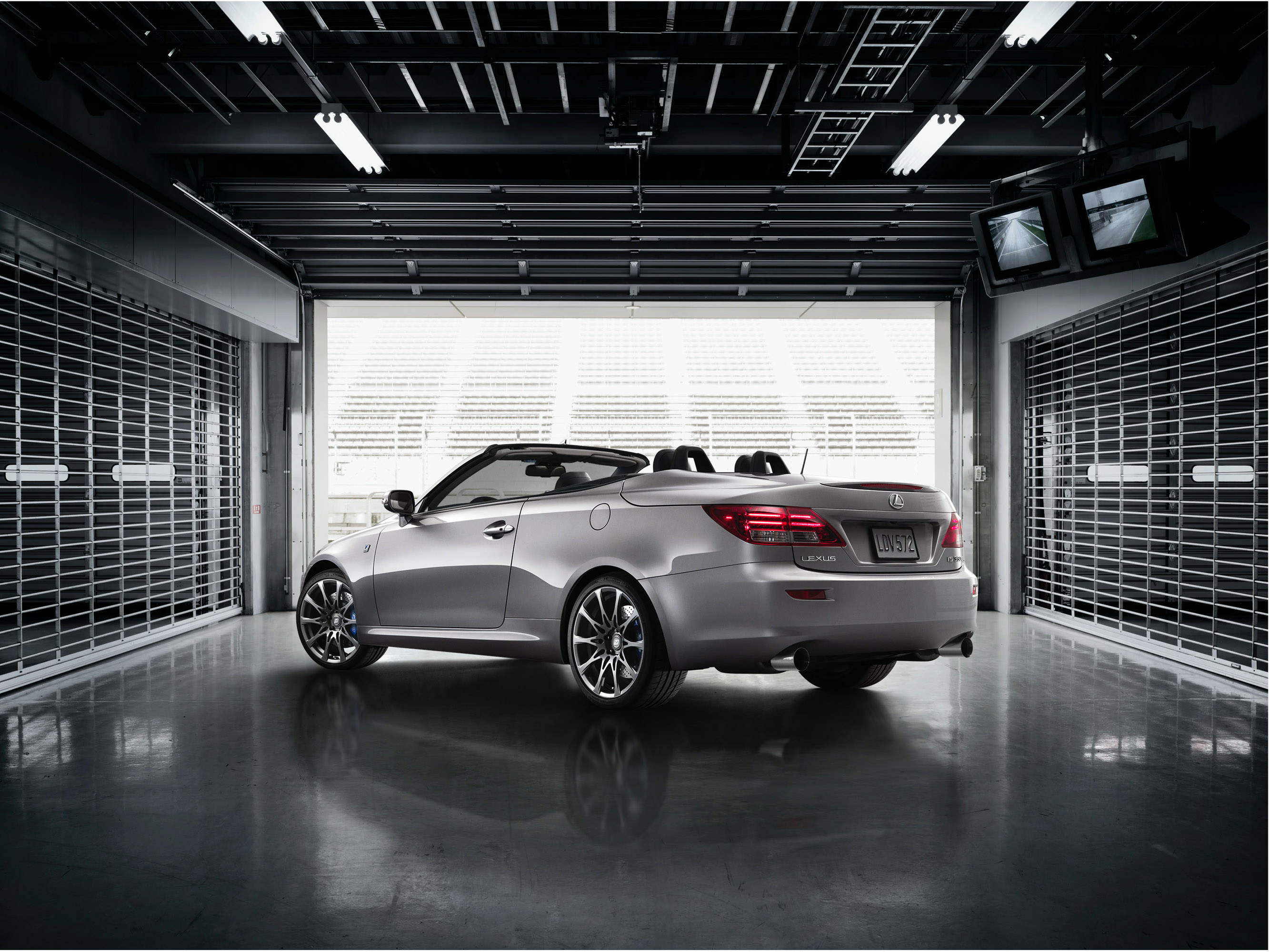 Lexus IS Convertible photo #53