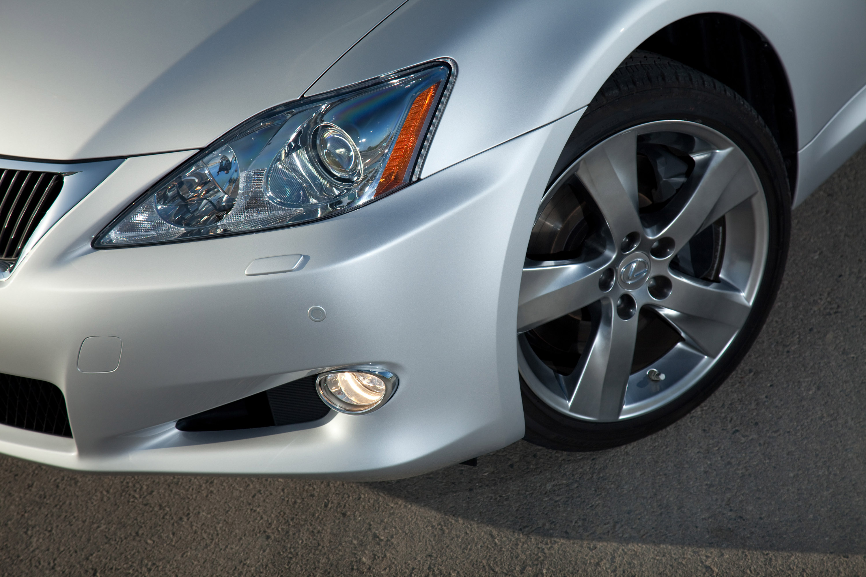 Lexus IS Convertible photo #54