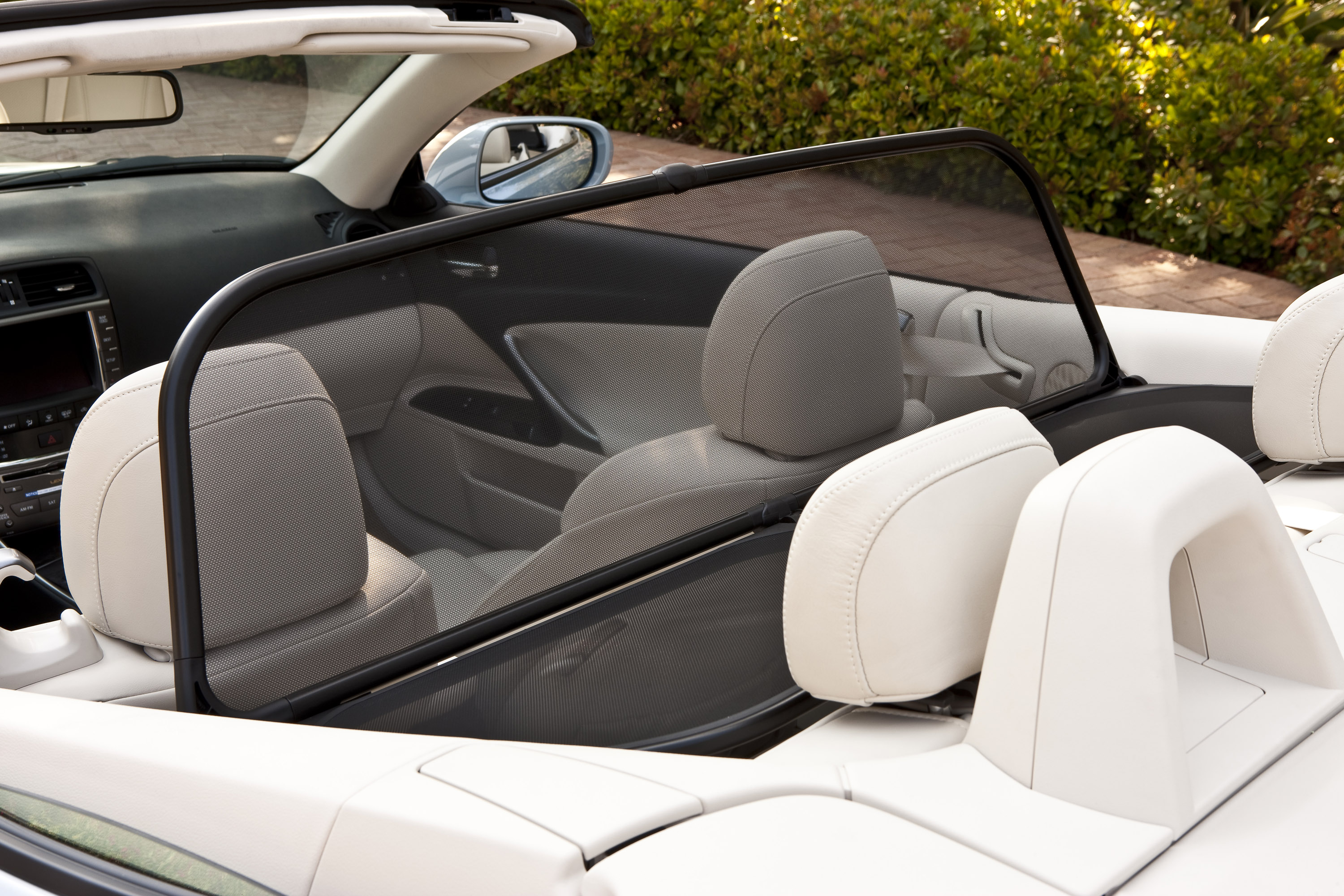 Lexus IS Convertible photo #70