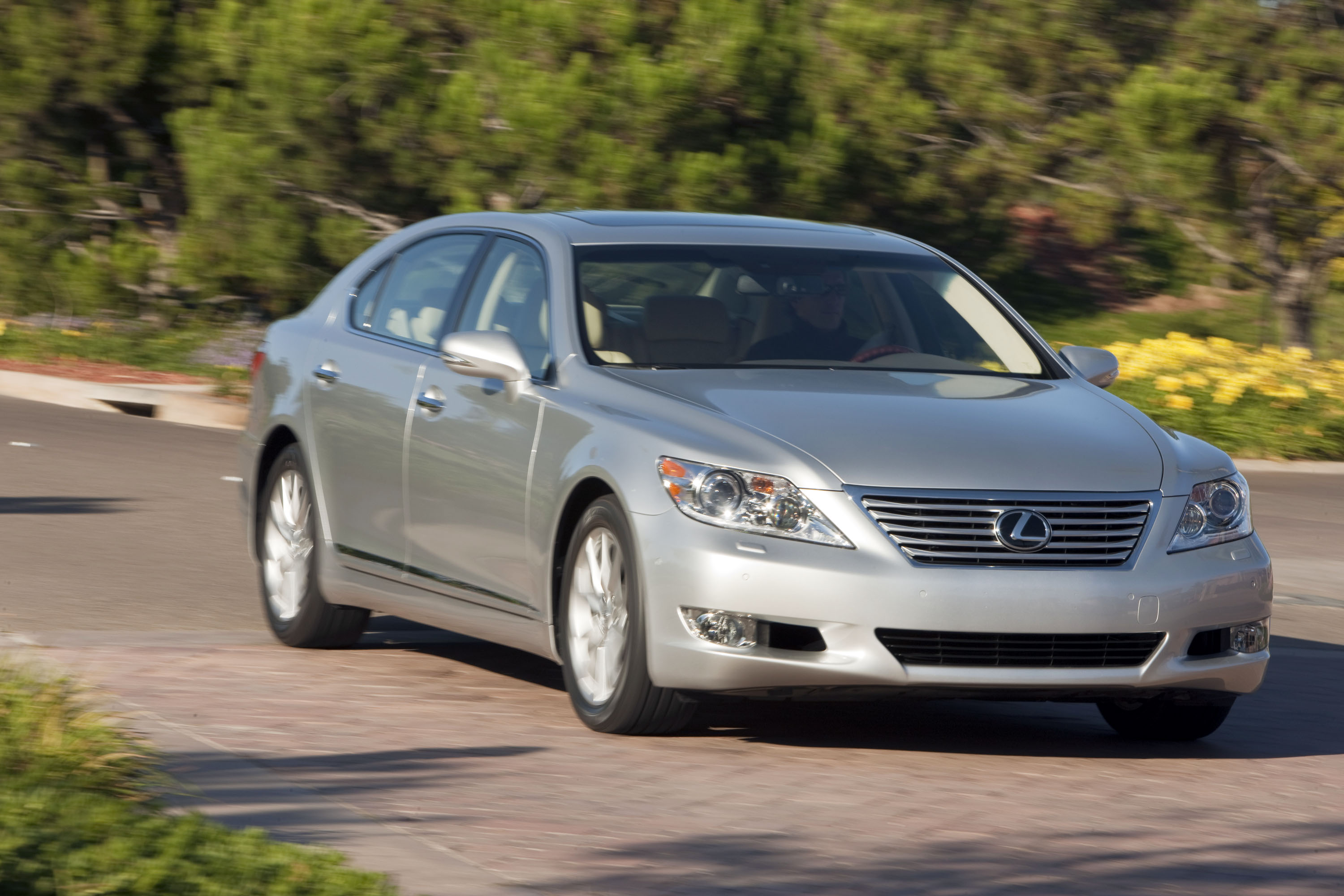 Lexus LS 460 L photo #2