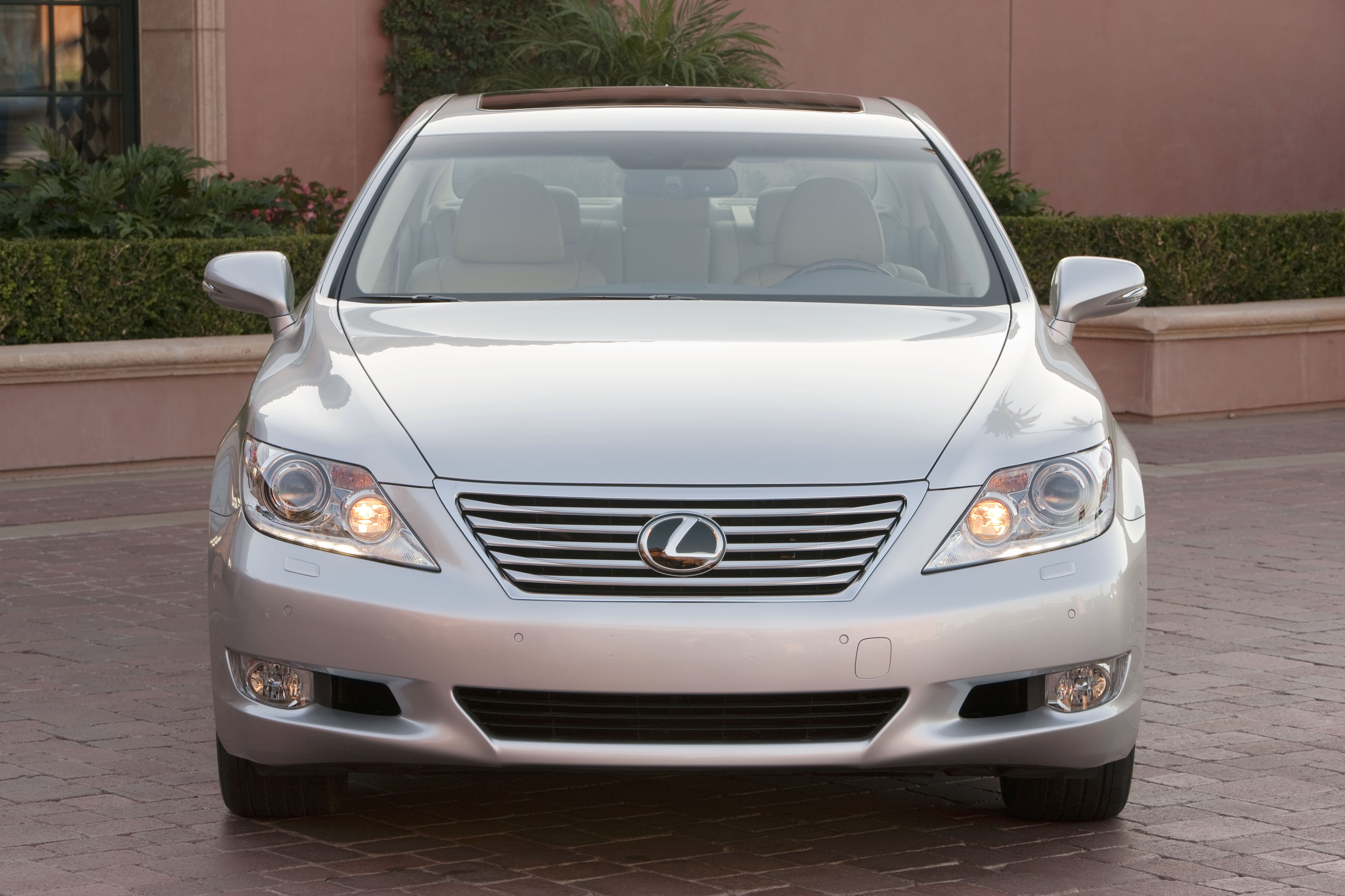 Lexus LS 460 L photo #3