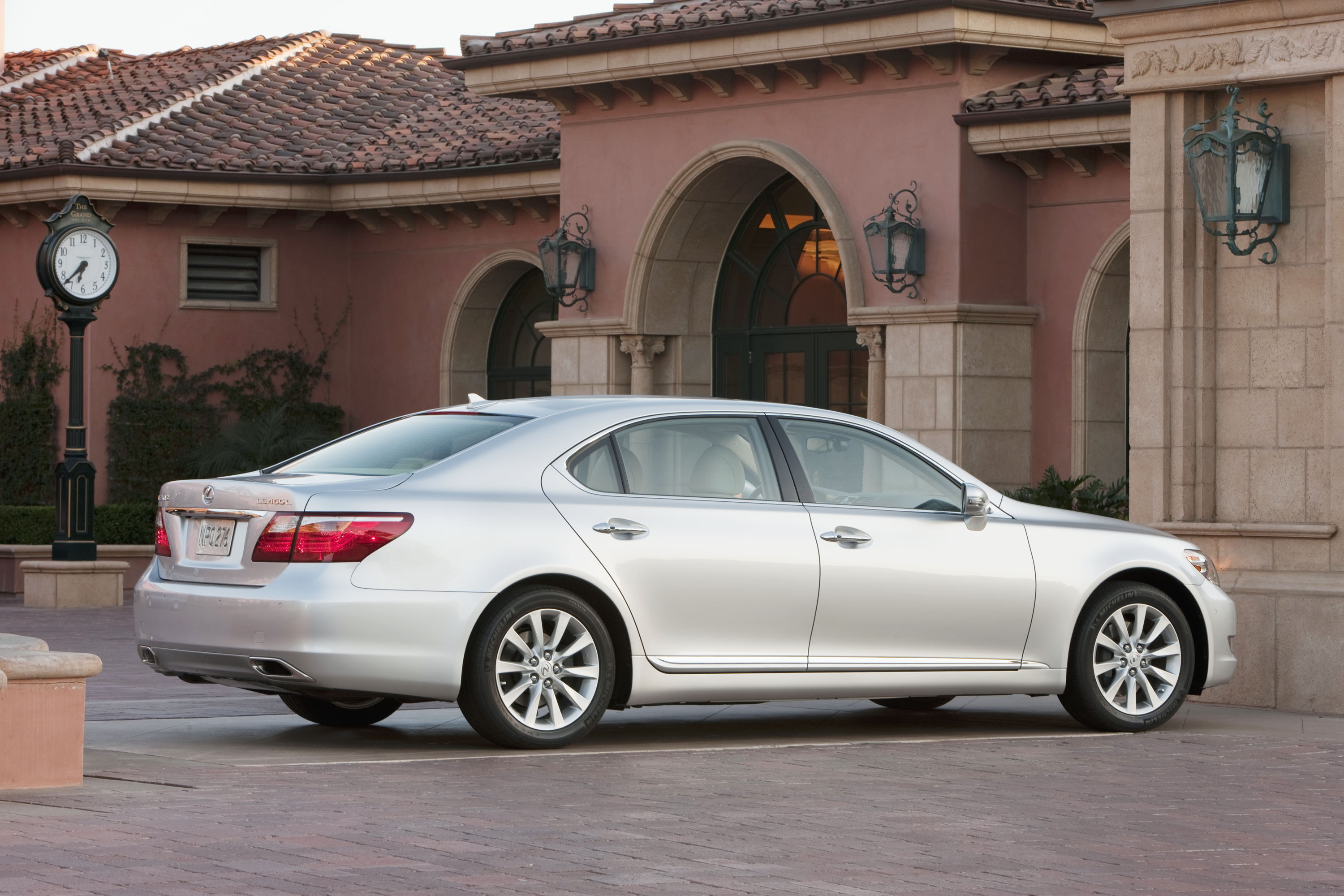 2010 Lexus LS 460 L HD Pictures