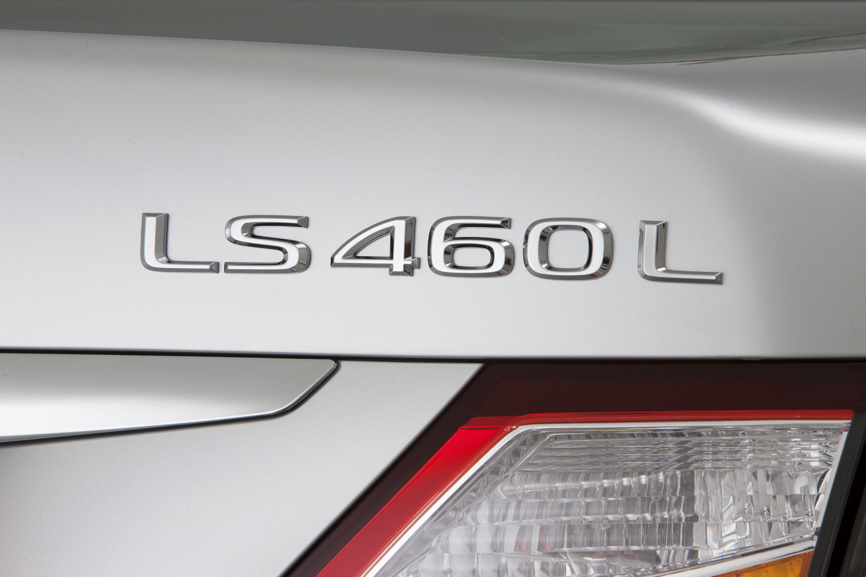 Lexus LS 460 L photo #16