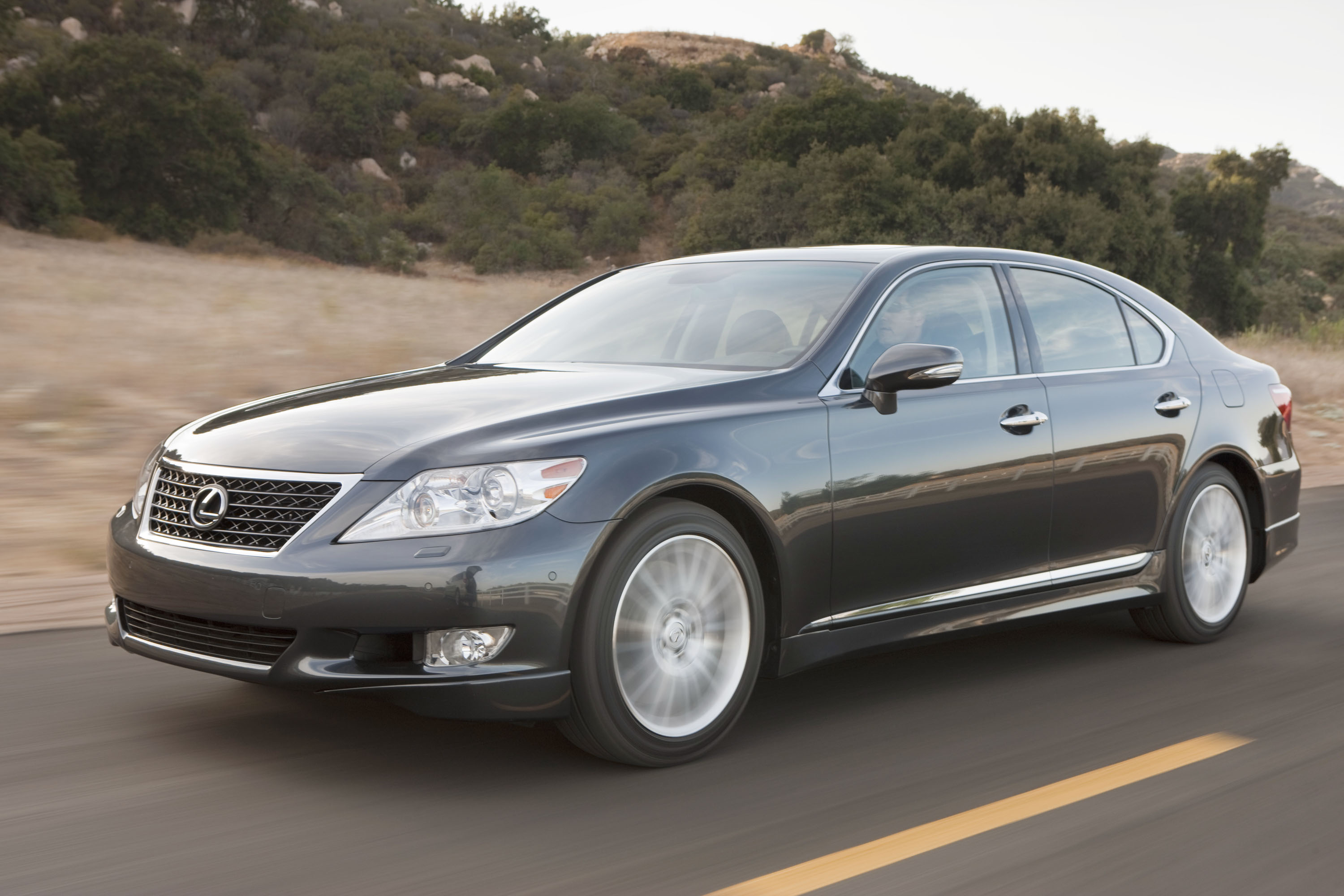 Lexus LS 460 Sport photo #2