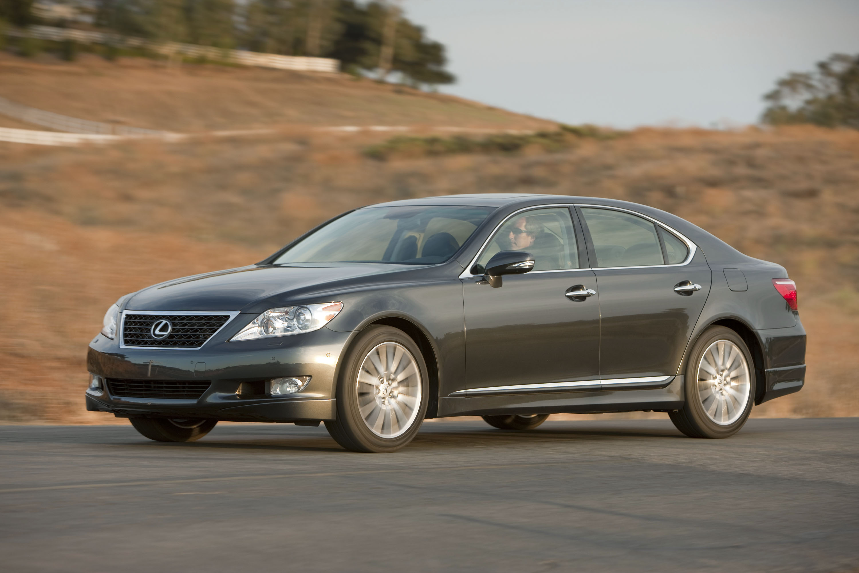 Lexus LS 460 Sport photo #3