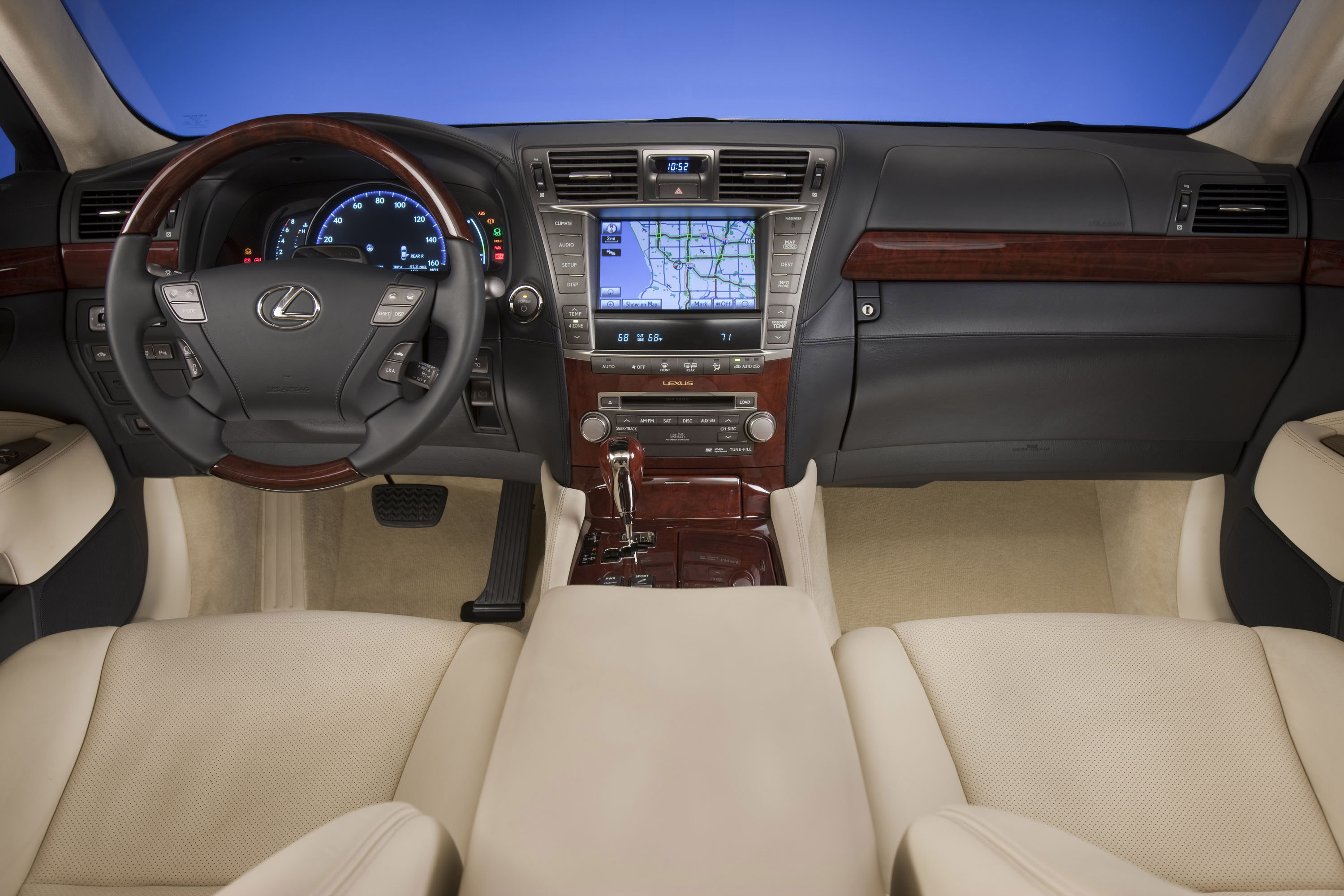 Lexus LS 600h photo #20