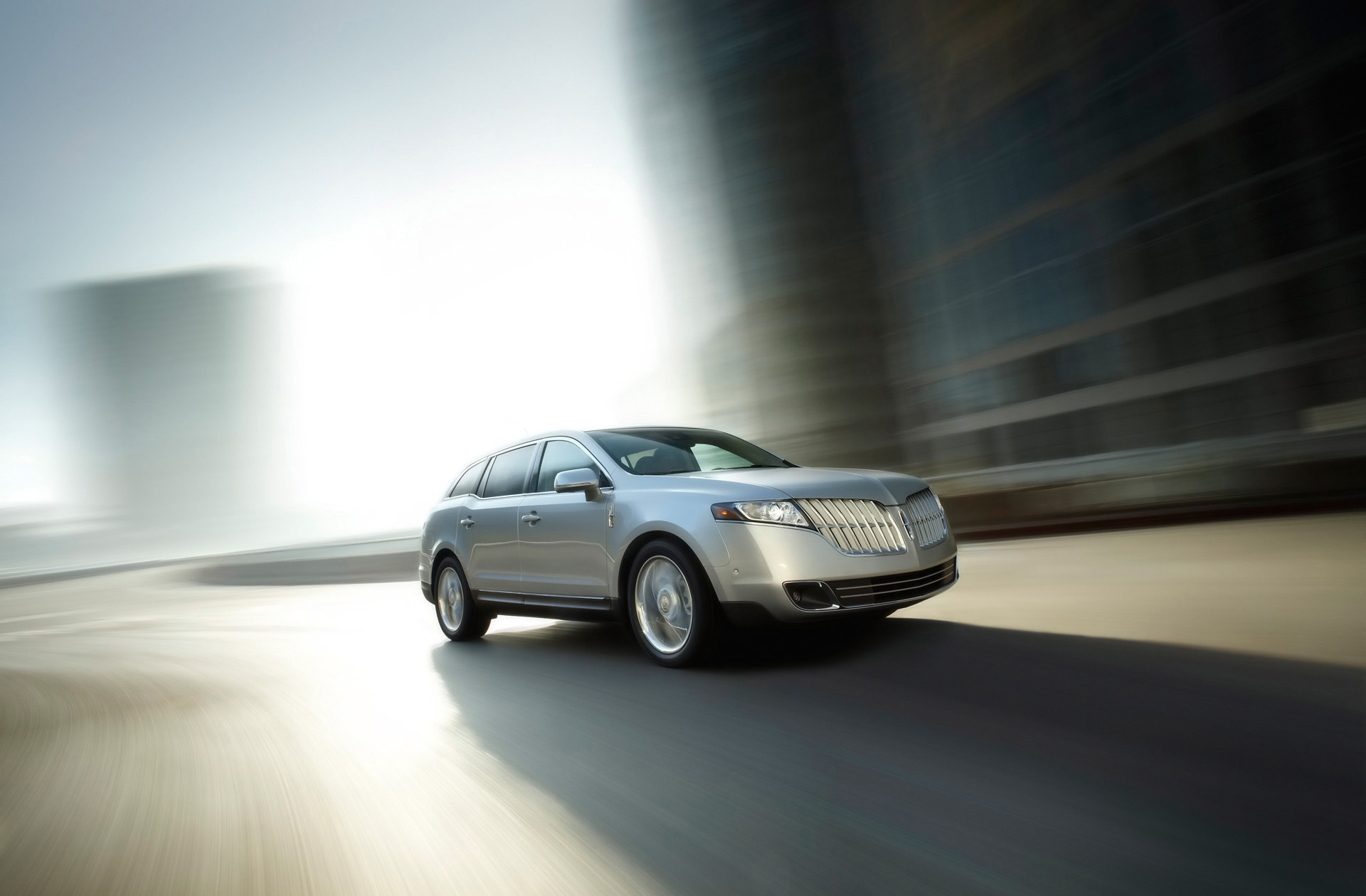 Lincoln MKT photo #3