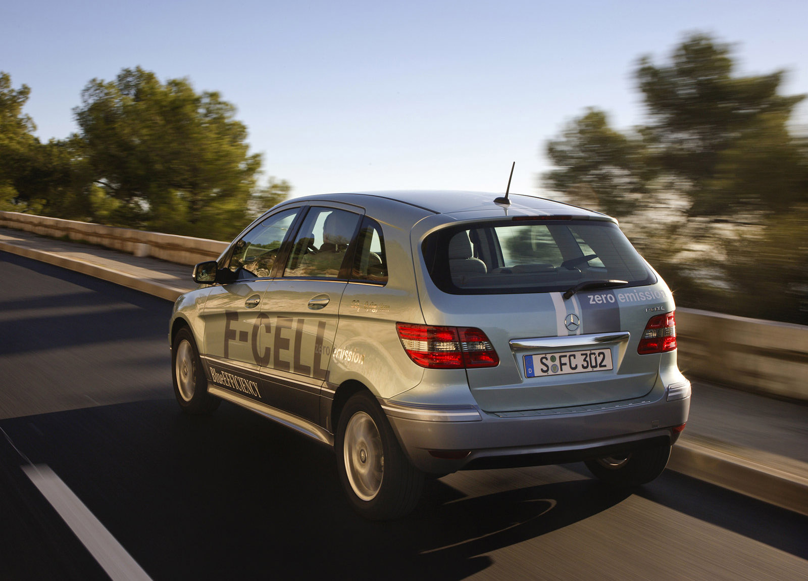 Mercedes-Benz B-Class F-Cell photo #10