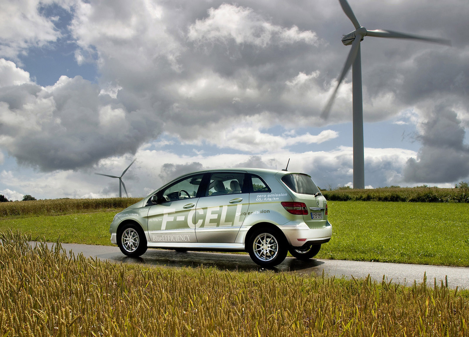 Mercedes-Benz B-Class F-Cell photo #12
