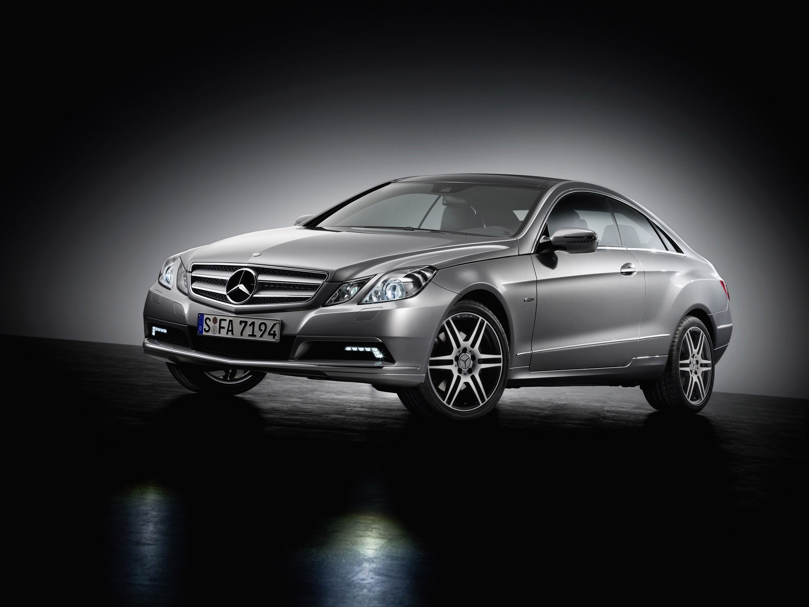 Mercedes-Benz E-Class Coupe photo #1