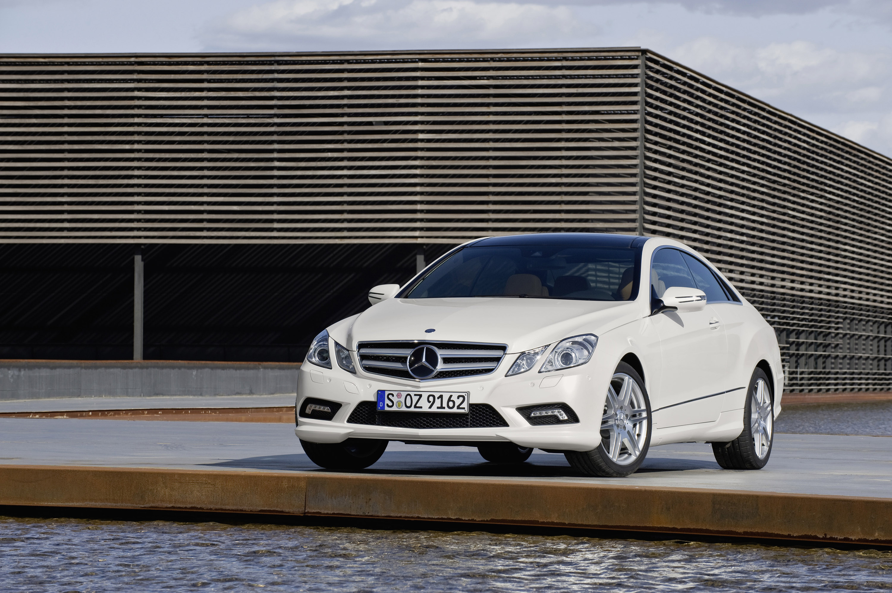 Mercedes-Benz E-Class Coupe photo #2