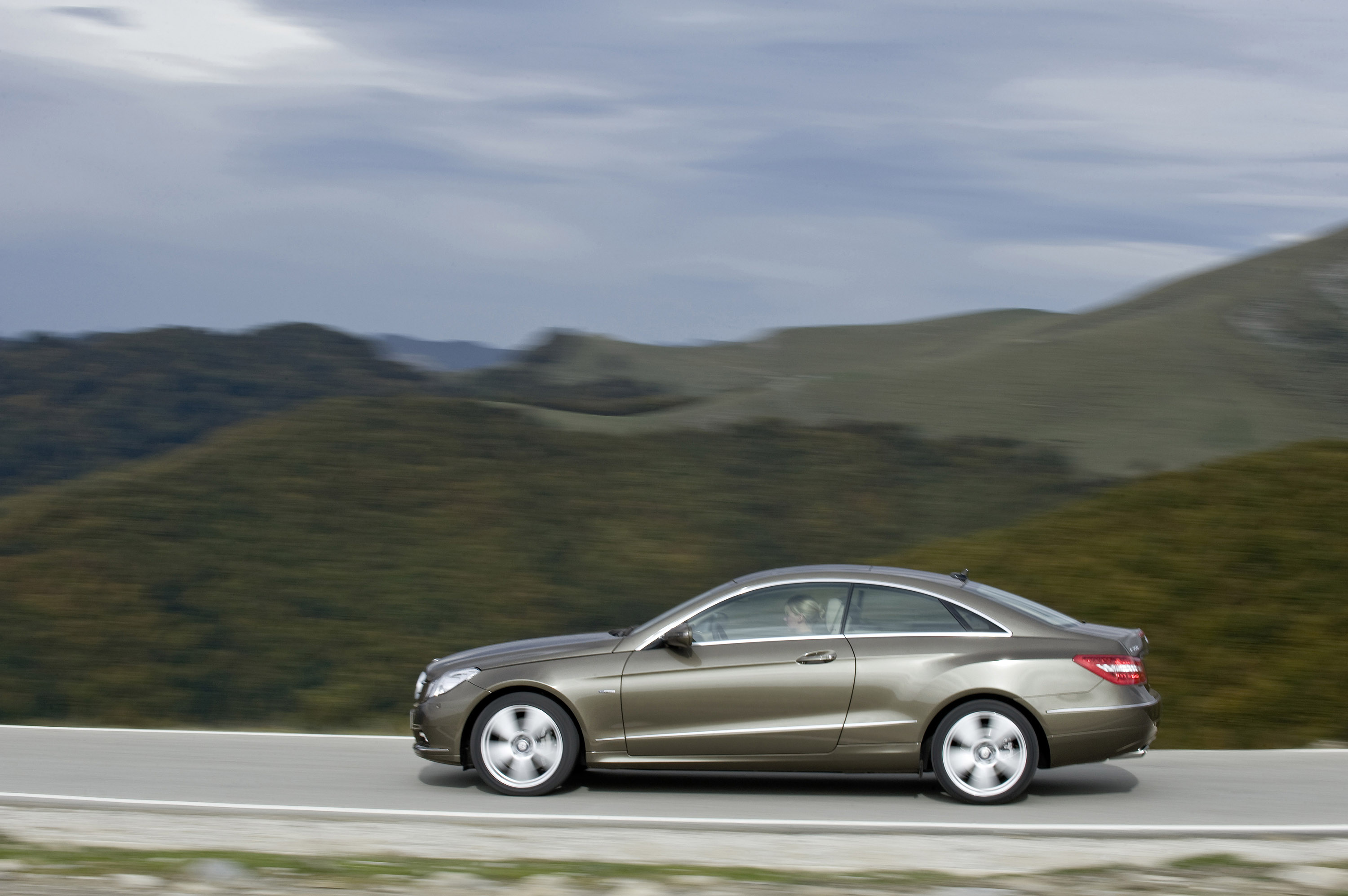 Mercedes-Benz E-Class Coupe photo #68