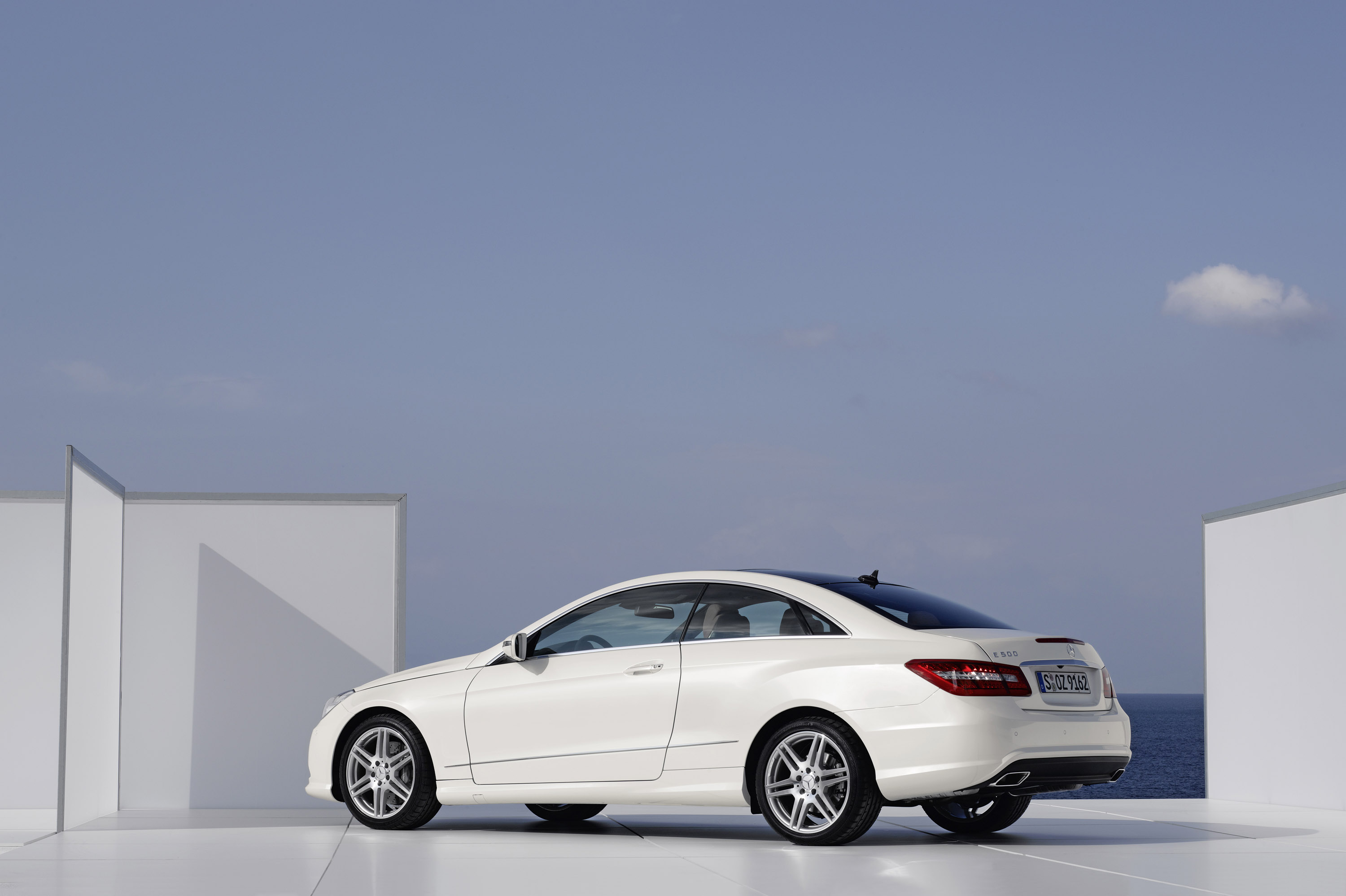 Mercedes-Benz E-Class Coupe photo #69