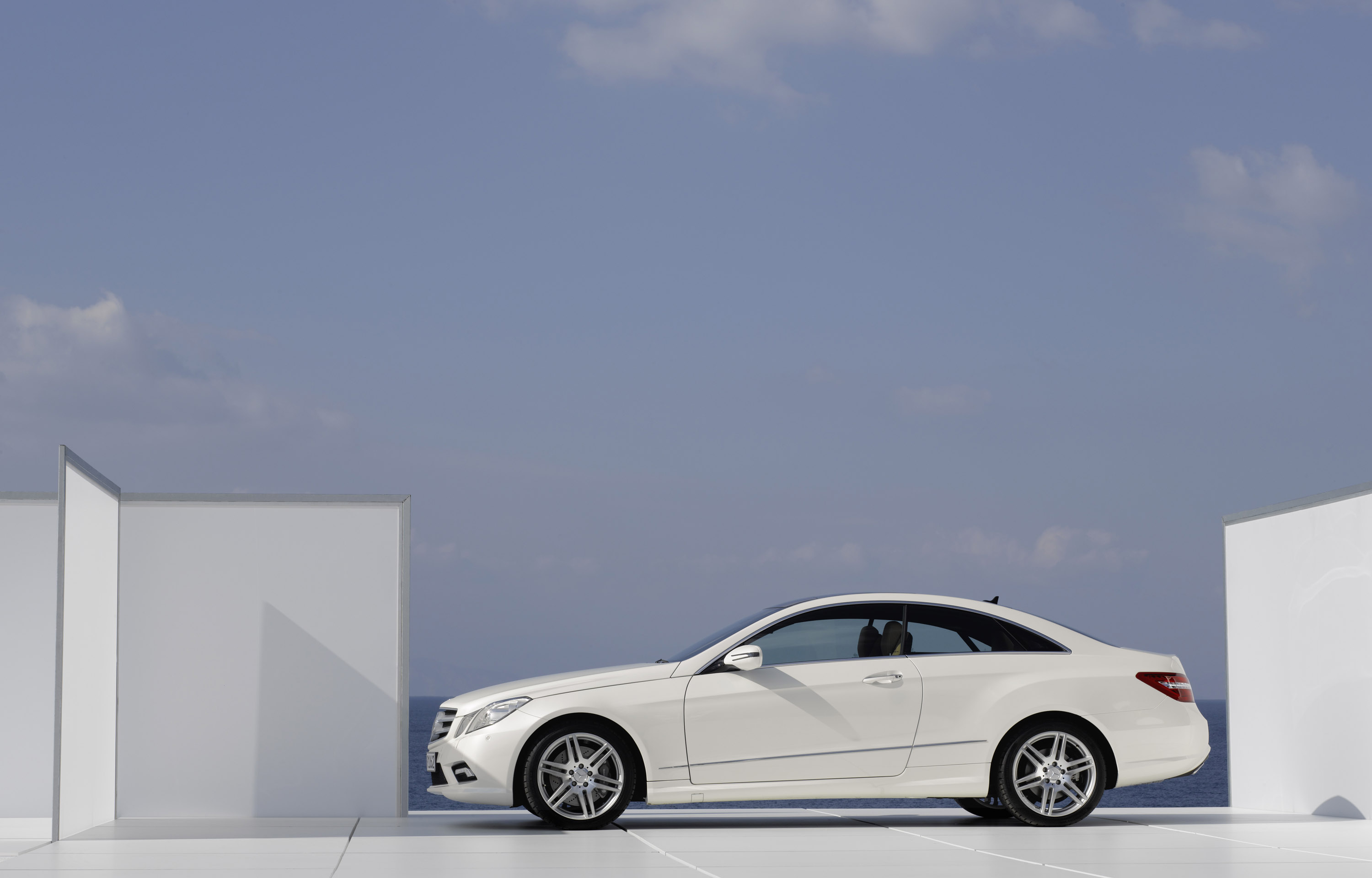 Mercedes-Benz E-Class Coupe photo #70