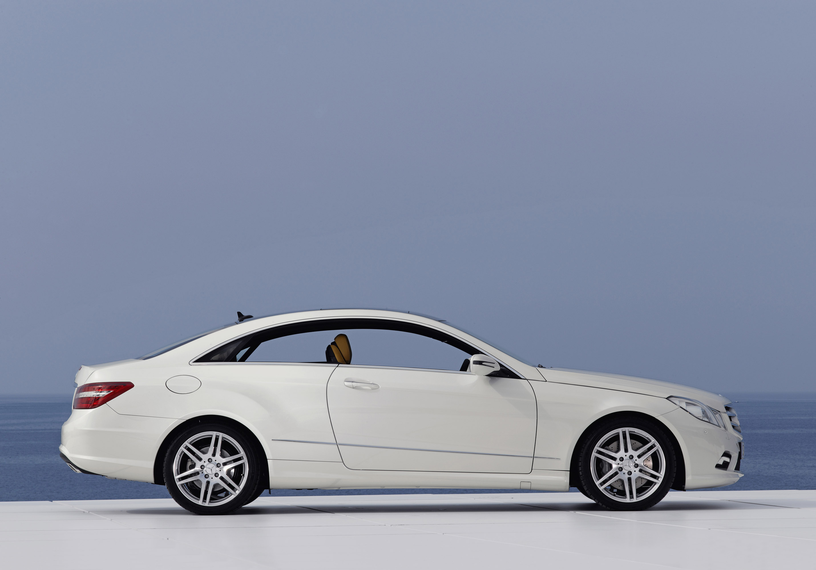Mercedes-Benz E-Class Coupe photo #74