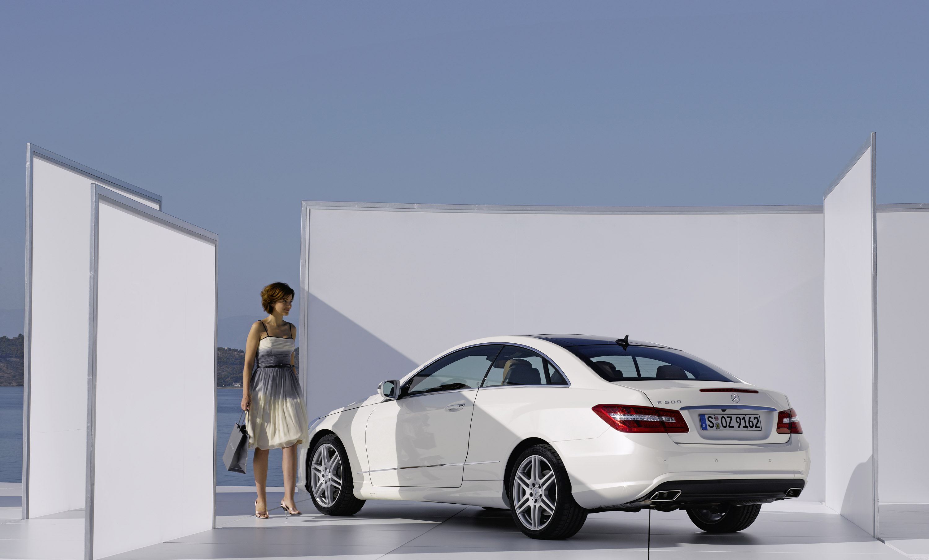 Mercedes-Benz E-Class Coupe photo #75