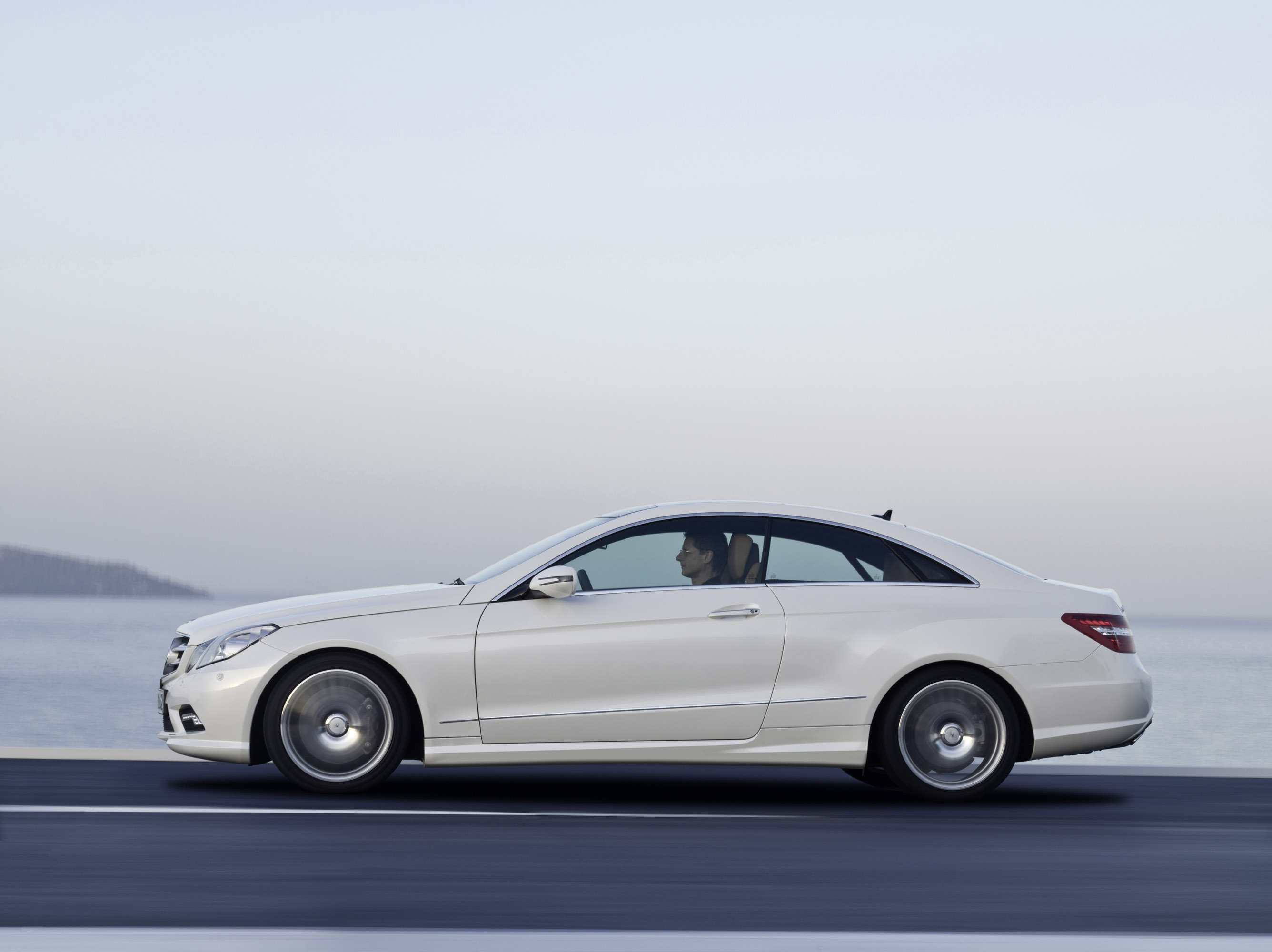 Mercedes-Benz E-Class Coupe photo #76
