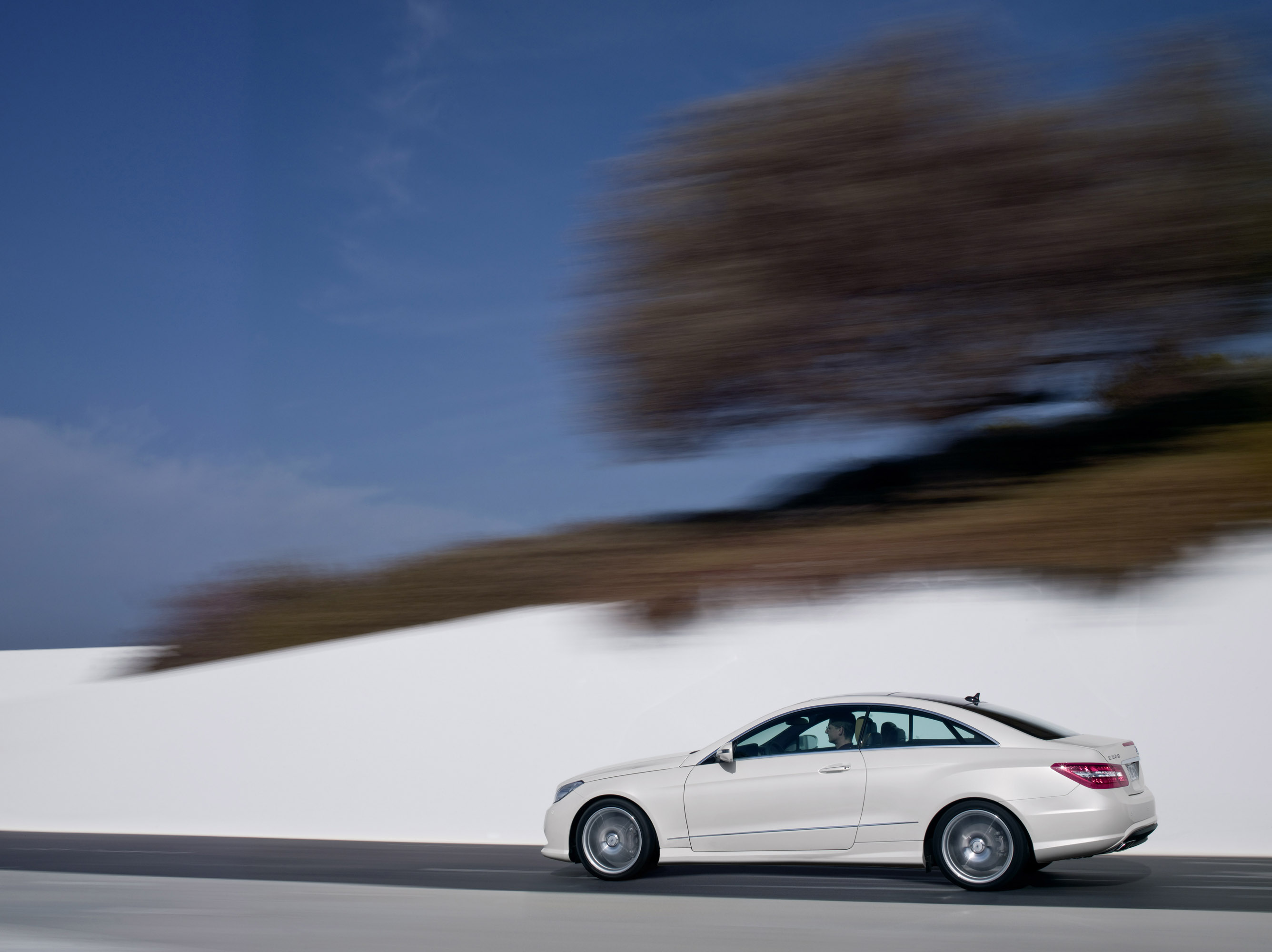 Mercedes-Benz E-Class Coupe photo #78