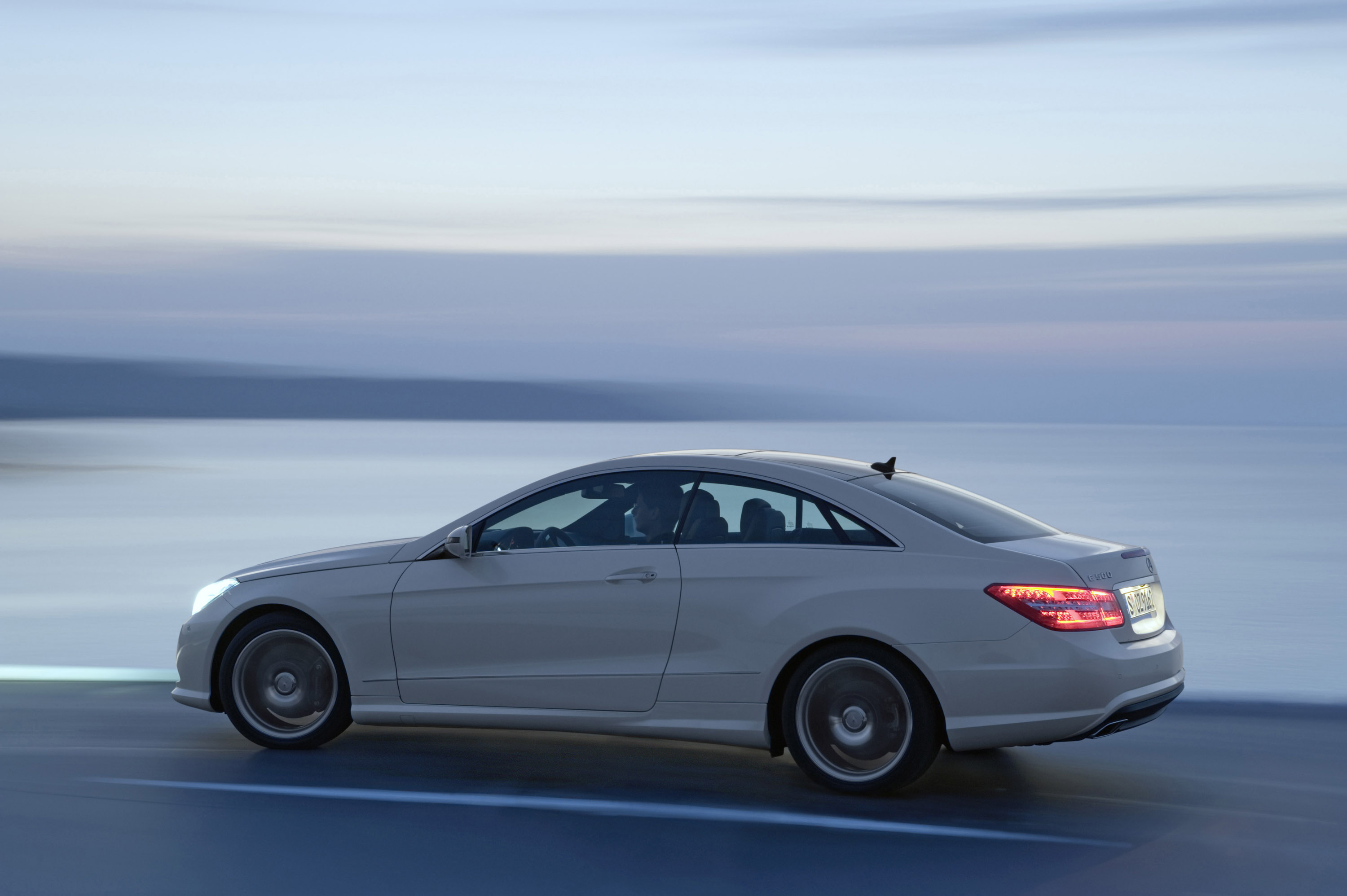 Mercedes-Benz E-Class Coupe photo #80