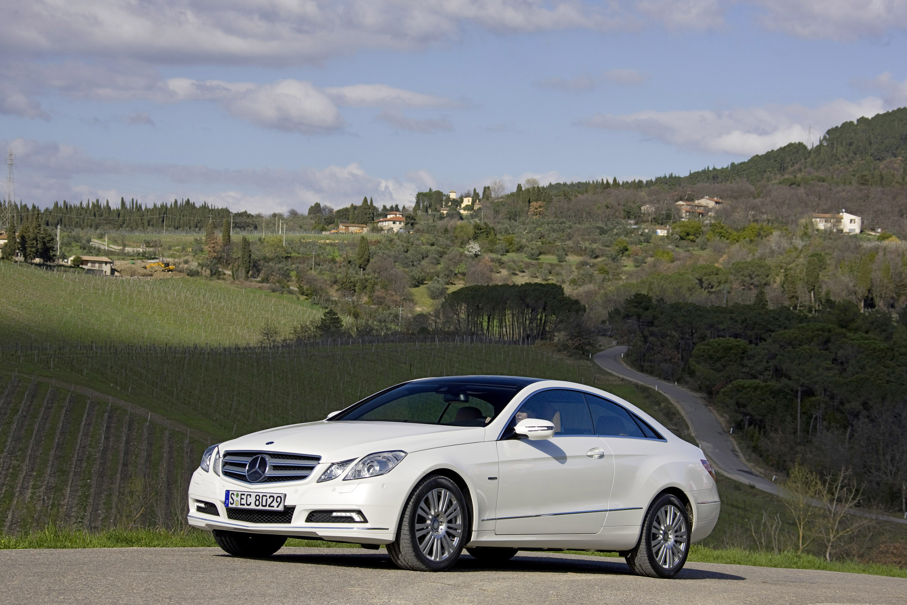 Mercedes-Benz E-Class Coupe photo #85